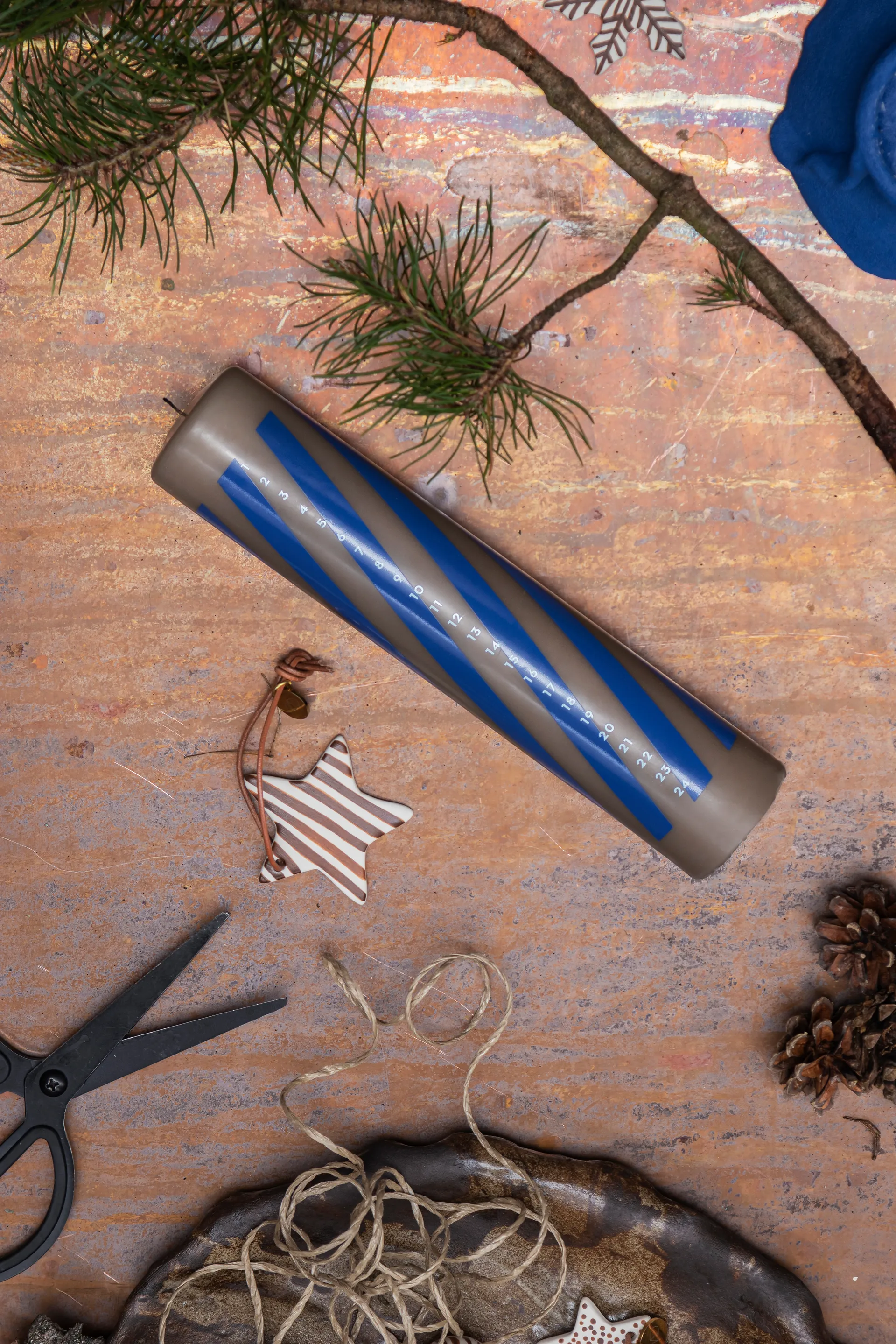 Twentyfour kalenderkaars 25 cm, Cobalt Mette Ditmer