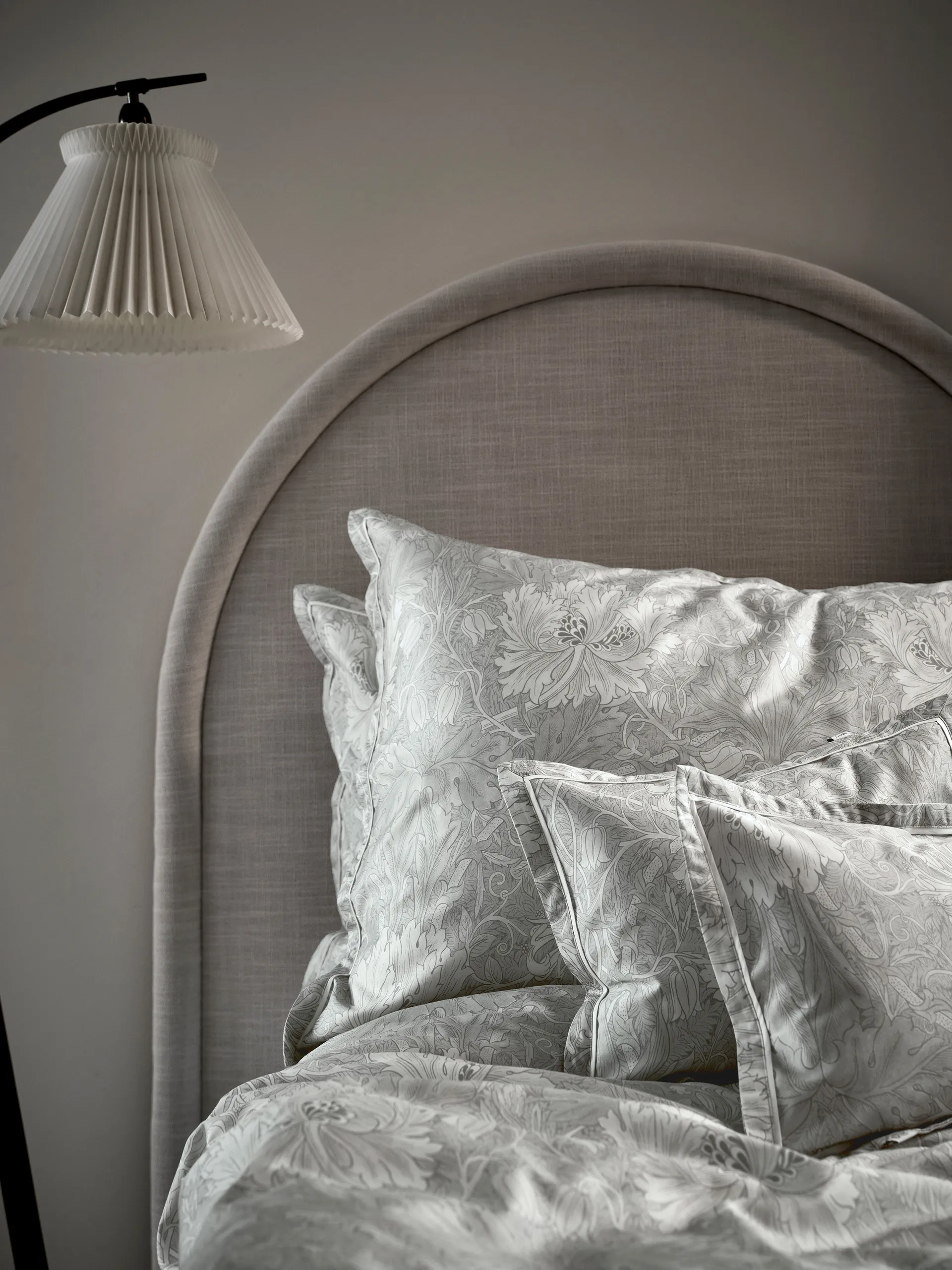 Honeysuckle & Tulip Kussensloop, Grijs, 50x60 cm Mille Notti