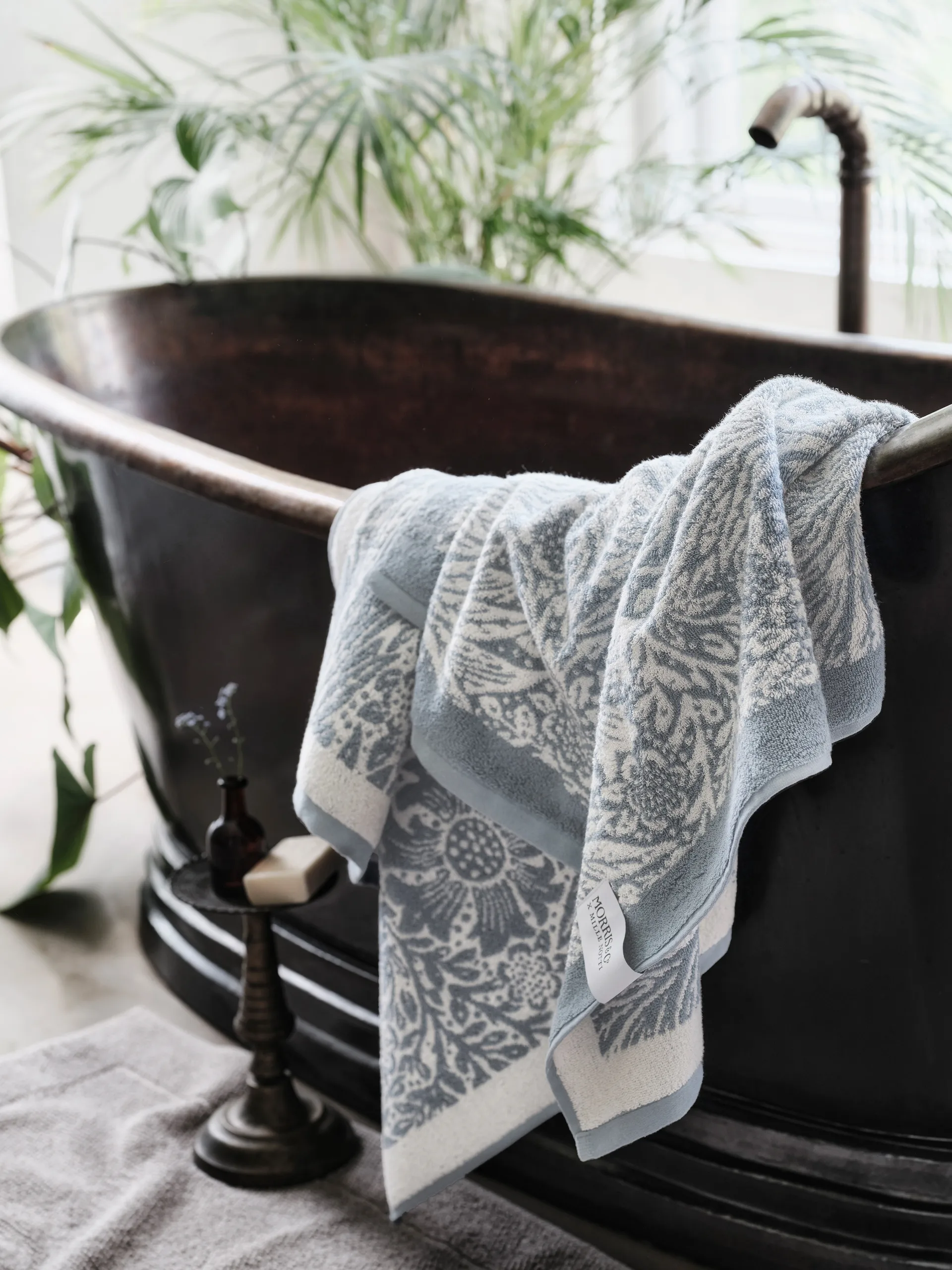 Morris & Co. Marigold Handdoek EKO, Blauw, 86x150 cm Mille Notti