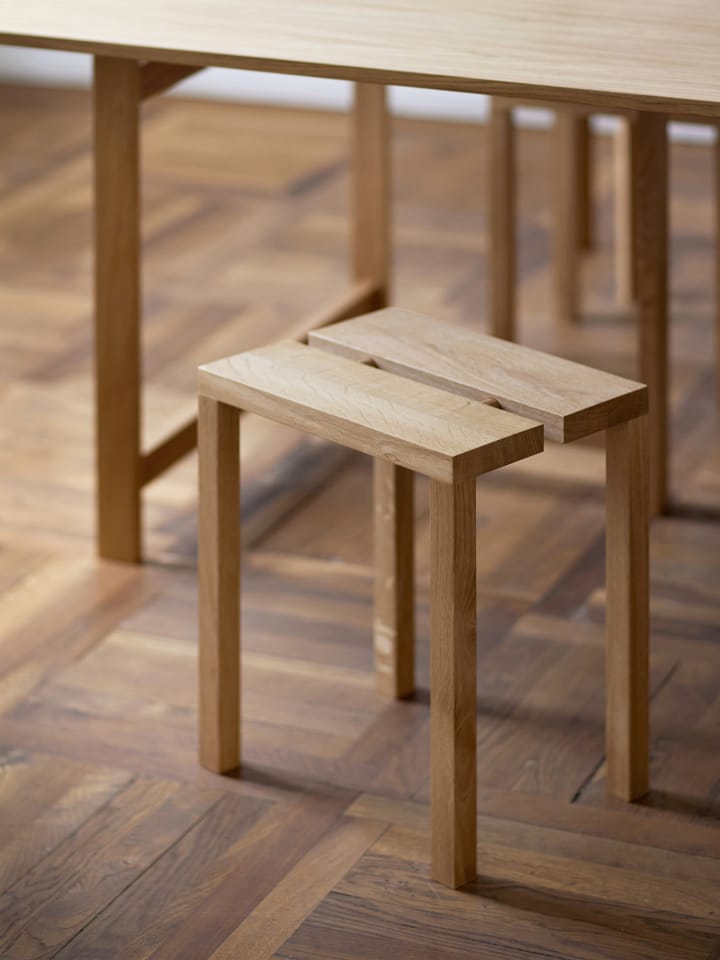 Moebe Peg kruk 35x27,5x44 cm, Eikenhout MOEBE