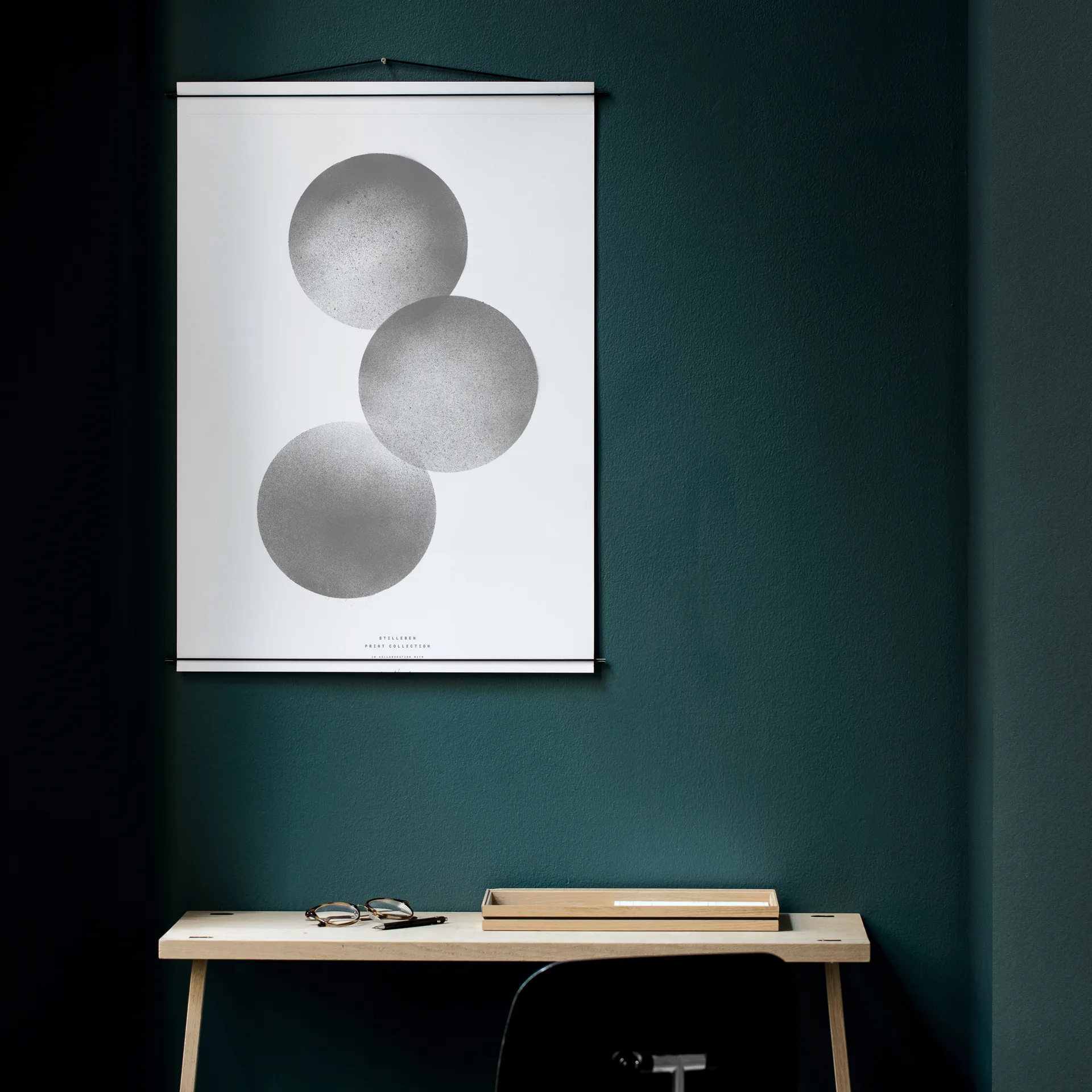 Moebe posterhanger 70 x 100 cm, Zwart MOEBE