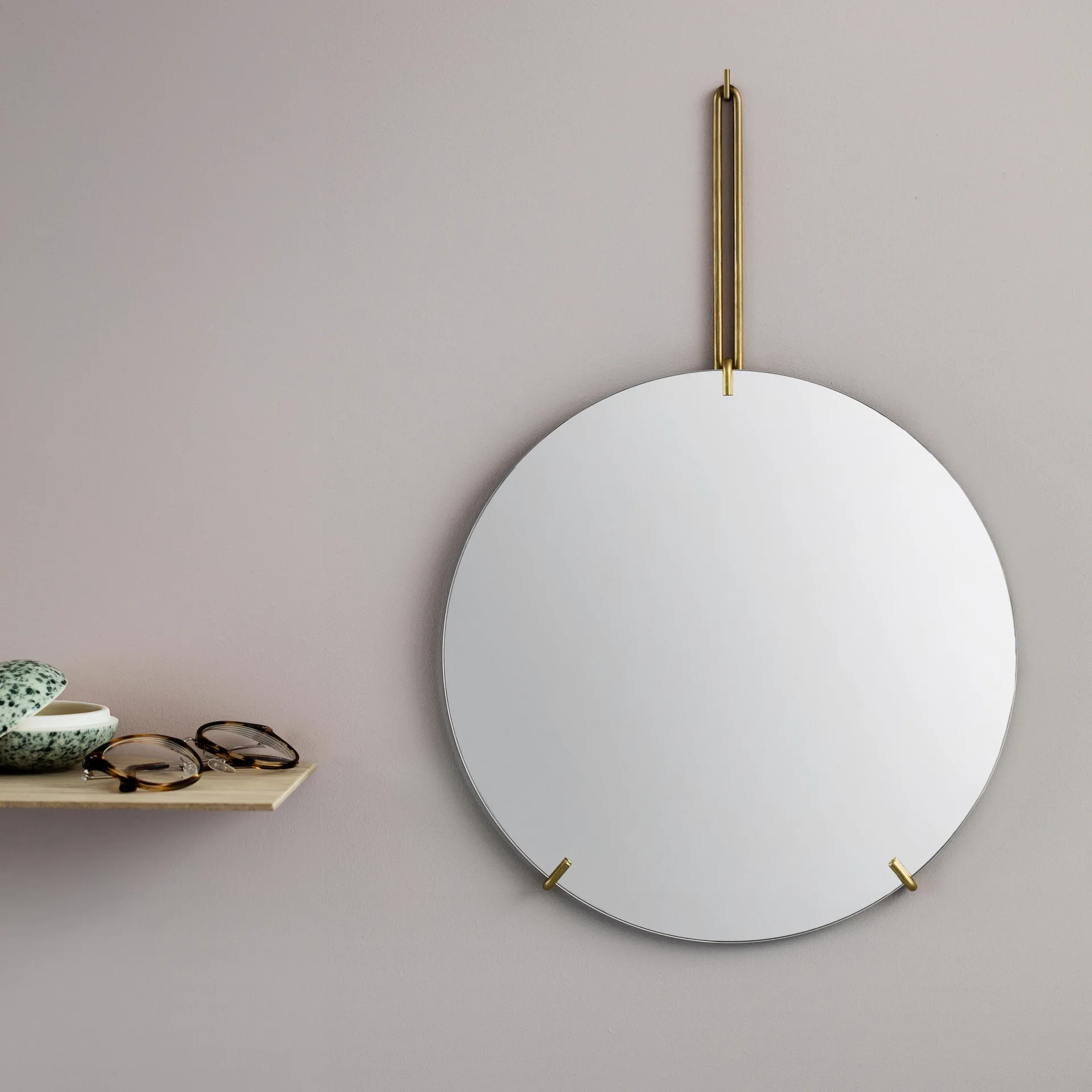 Moebe Wall mirror Ø 30 cm, Messing MOEBE