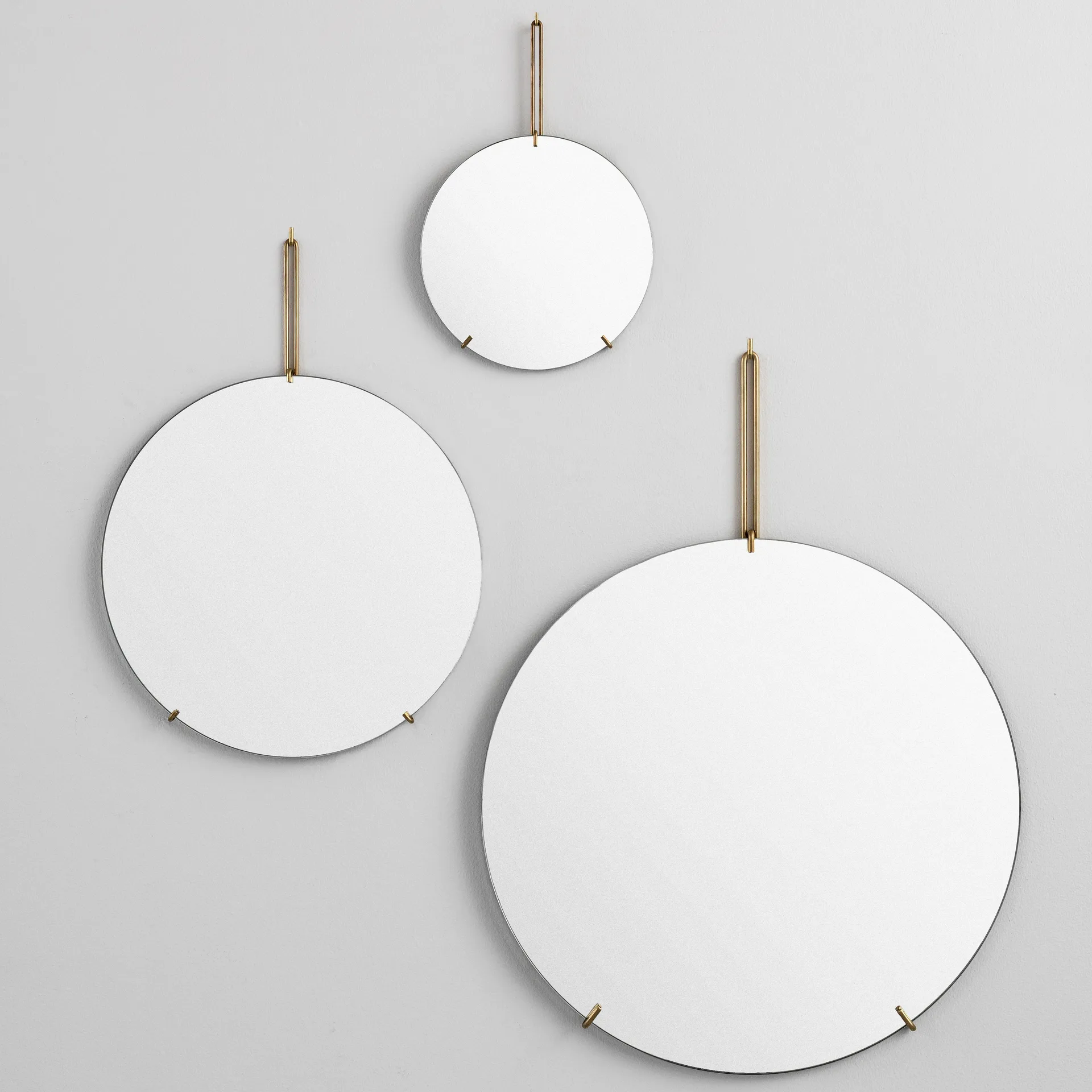 Moebe Wall mirror Ø 50 cm, Messing MOEBE