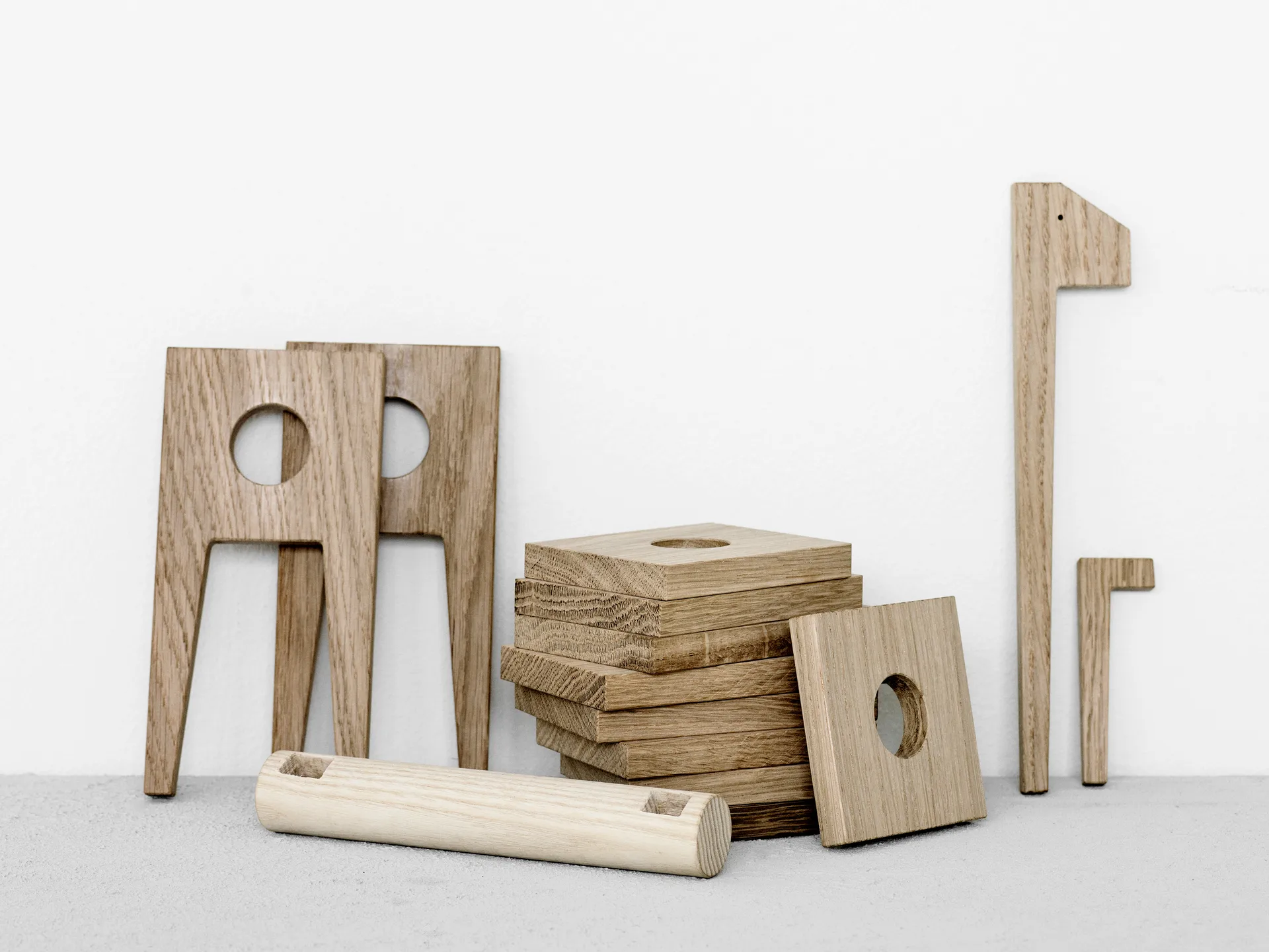 Polygrif eikenhouten sculptuur 21x32 cm, Wood, black MOEBE