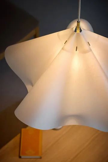 Sinuate hanglamp - White-brass, groot Ø75x40 cm - MOEBE