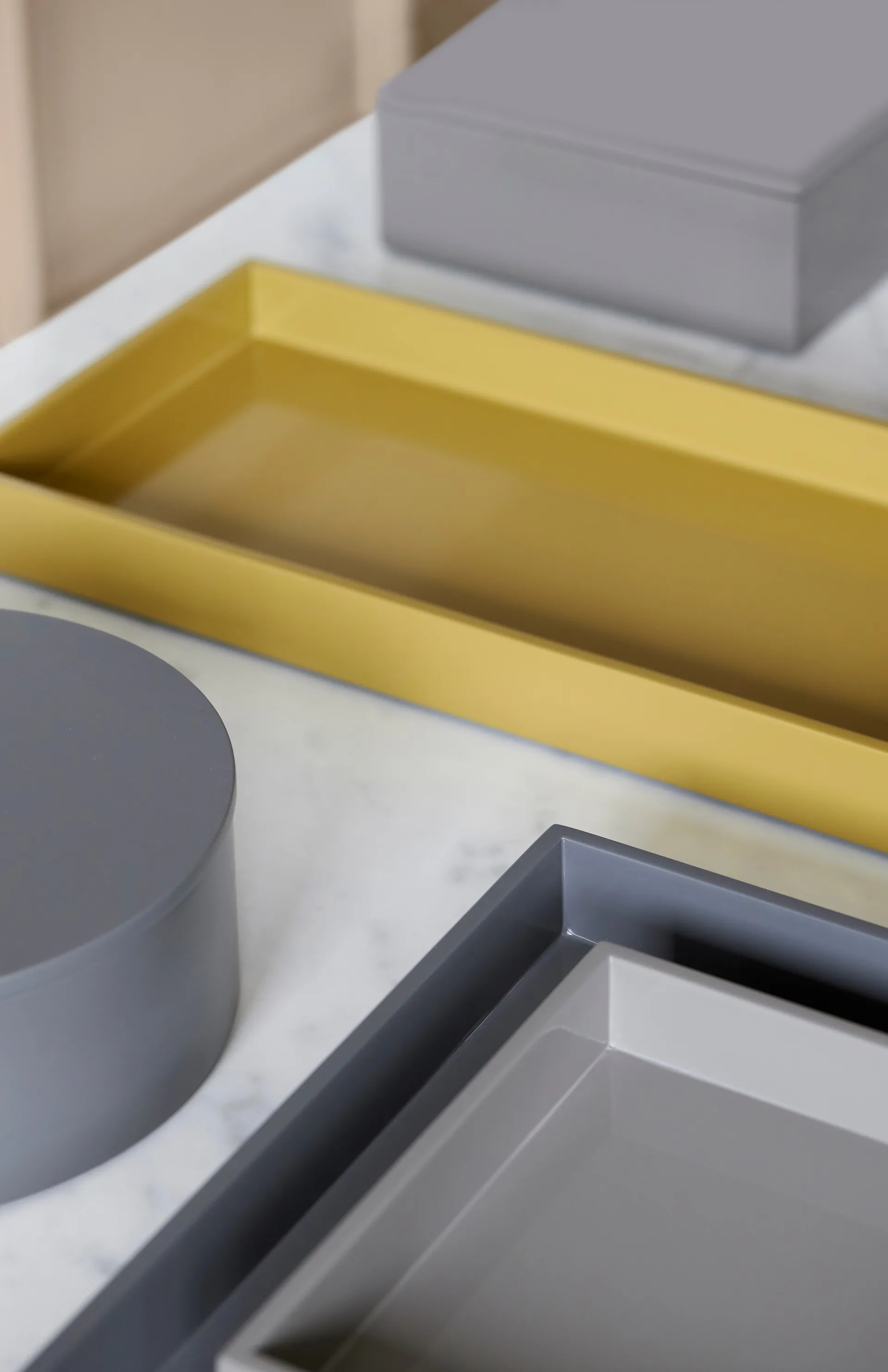 Lux gelakt dienblad 40x40x4 cm, Dark grey Mojoo