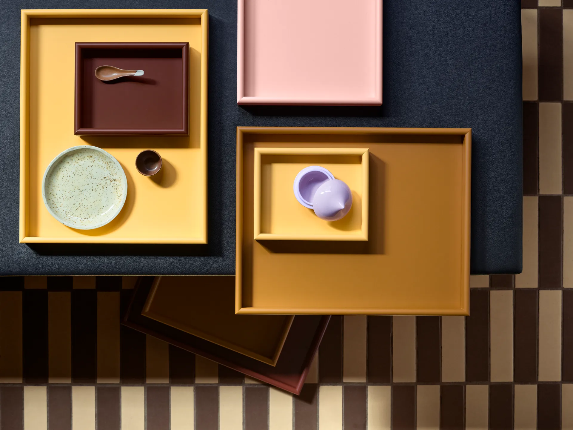 Arrange dienblad large 35,3x44,1 cm, Amber Montana