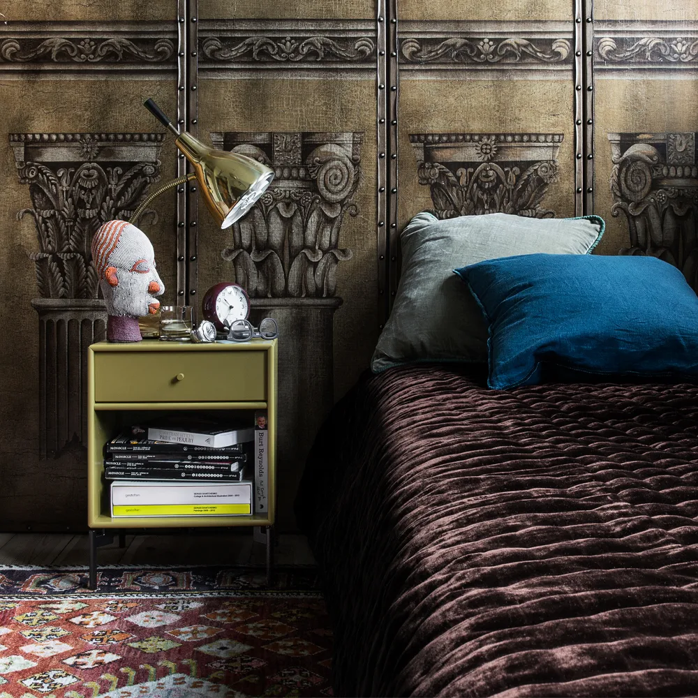 Dream nachtkastje, oregano 139, verchroomde poten Montana