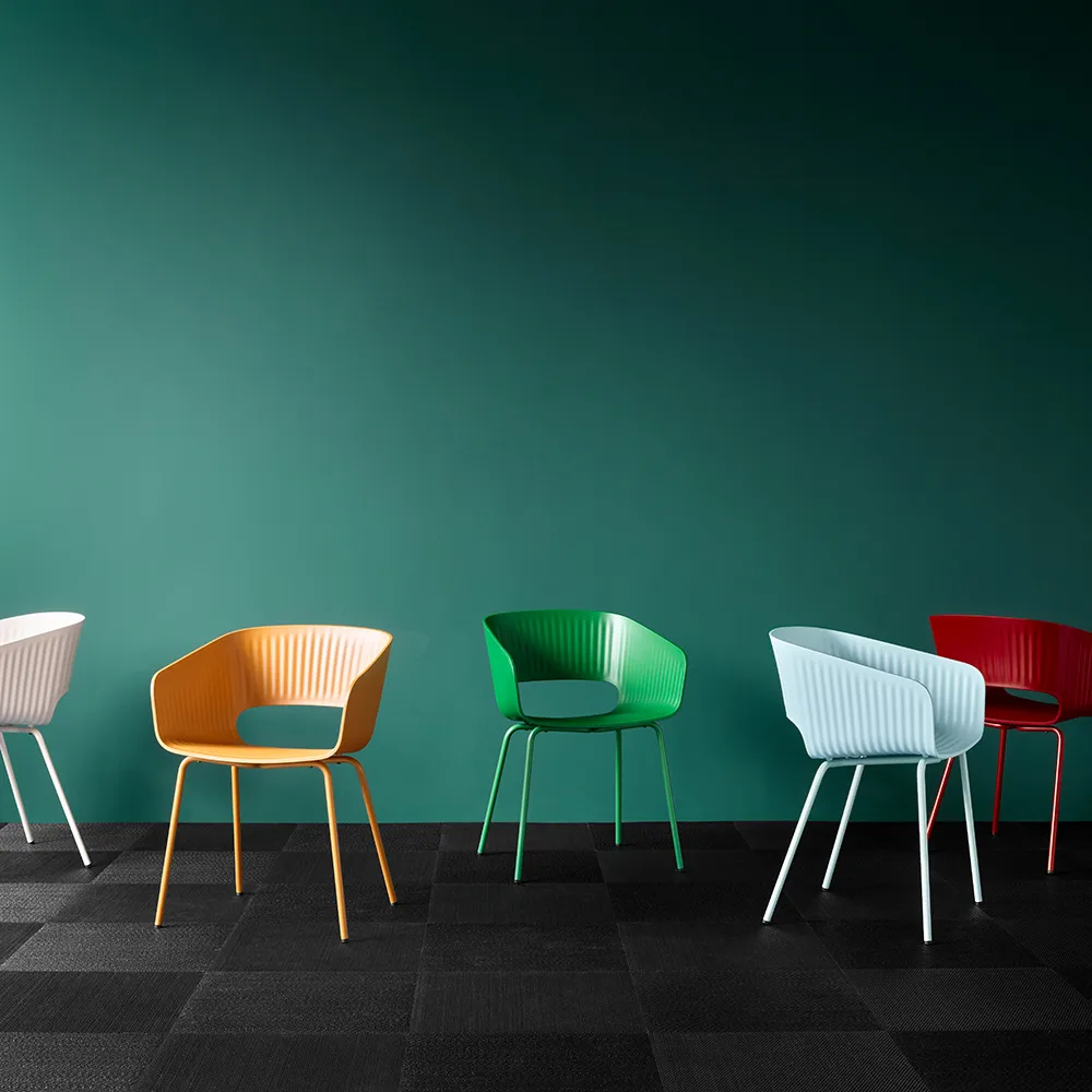 Marée 401 stoel, beetroot onderstel gelakt metaal Montana