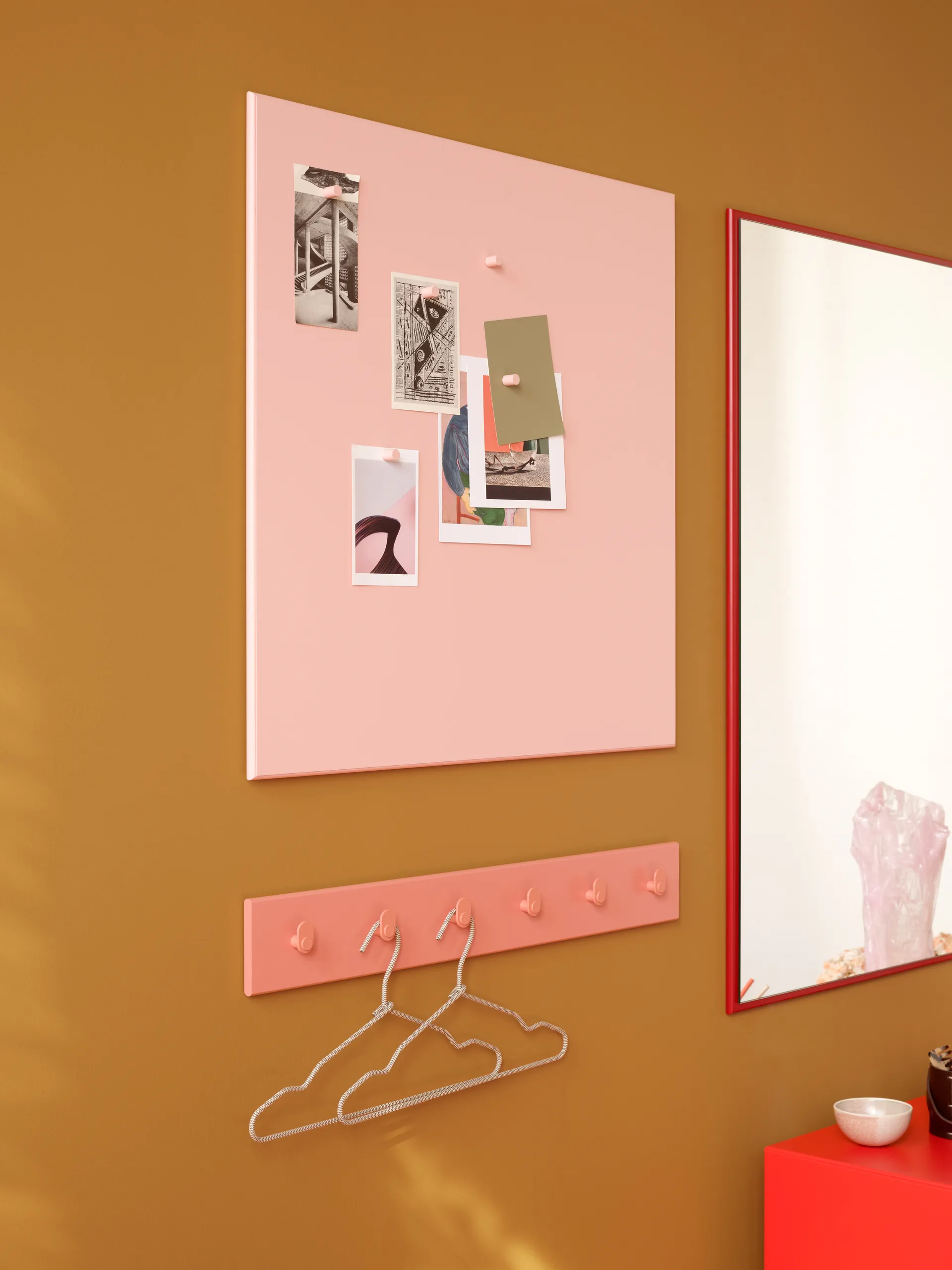 Montana noticeboard prikbord 69,6x69,6 cm, Ruby Montana