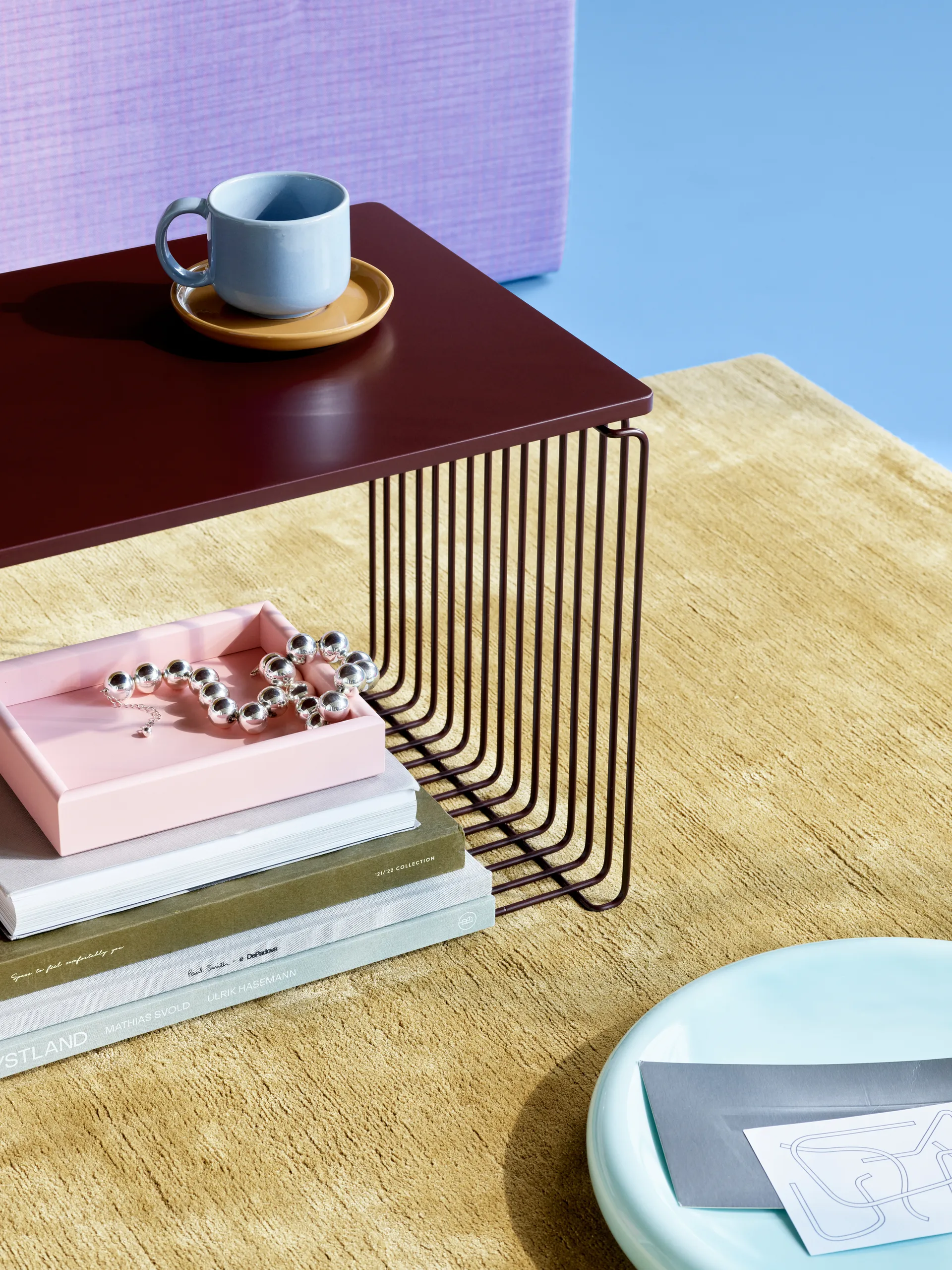 Panton Wire Extended plank 70x34,8x34,8 cm, Black red Montana