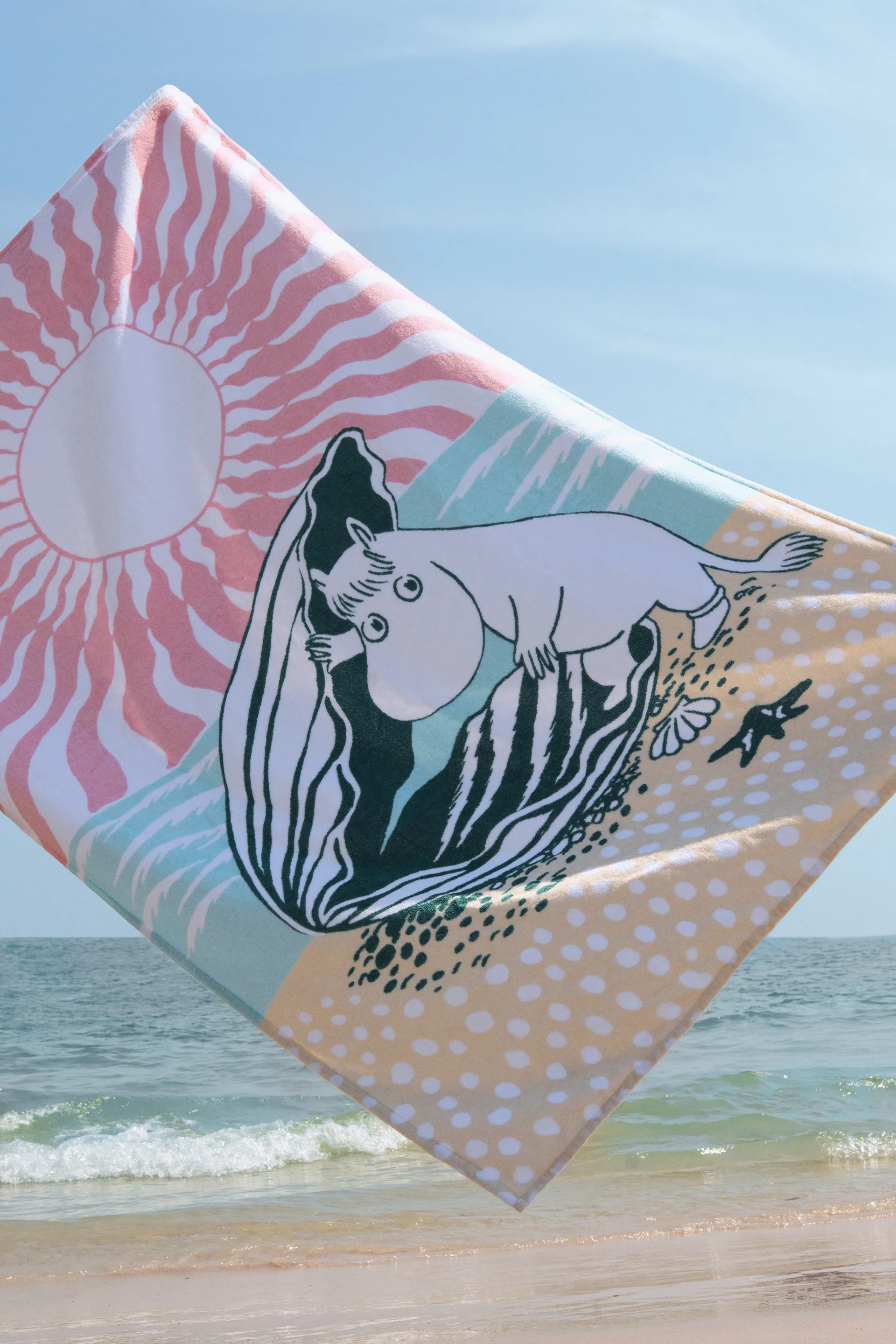 Beach day Moomin strandhanddoek, 93x150 cm Moomin Arabia