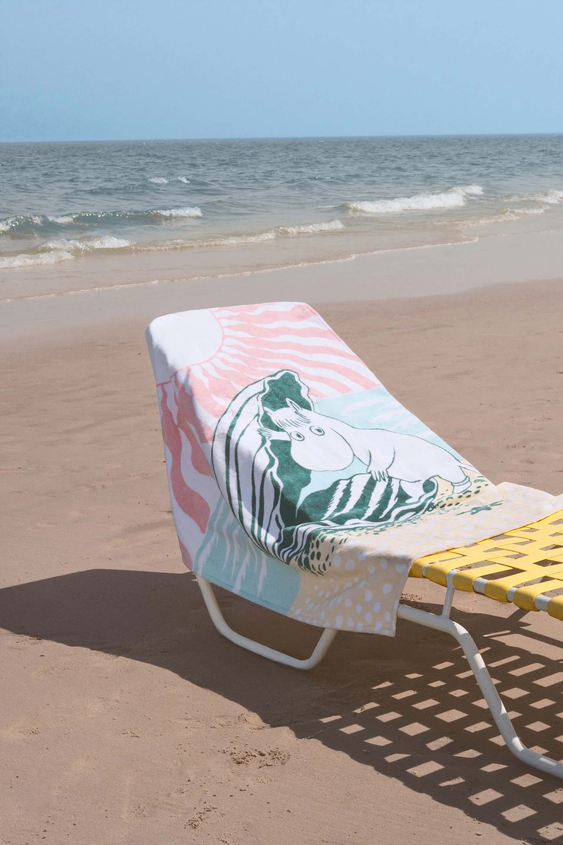 Beach day Moomin strandhanddoek, 93x150 cm Moomin Arabia