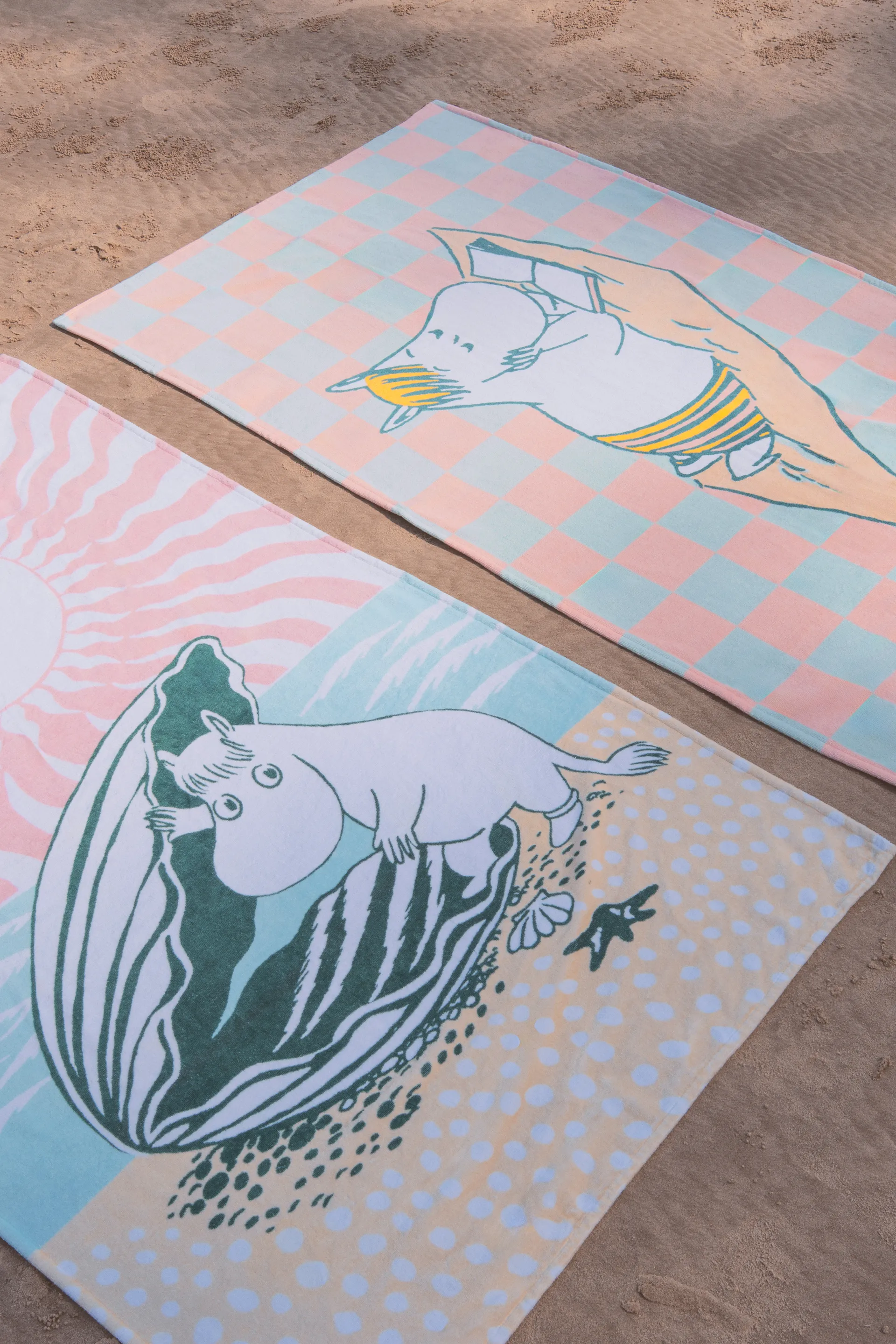 Beach day Moomin strandhanddoek, 93x150 cm Moomin Arabia