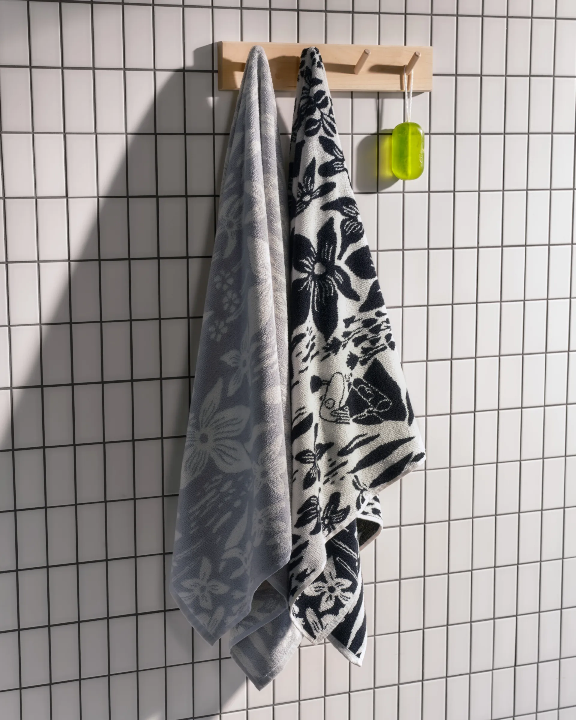 Moomin badhanddoek 70x140 cm, Lelie zwart-wit Moomin Arabia