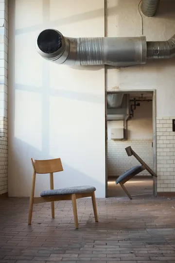 Tetra lounge chair - Betonkleurige stof-natuurgeolied eiken - MUUBS