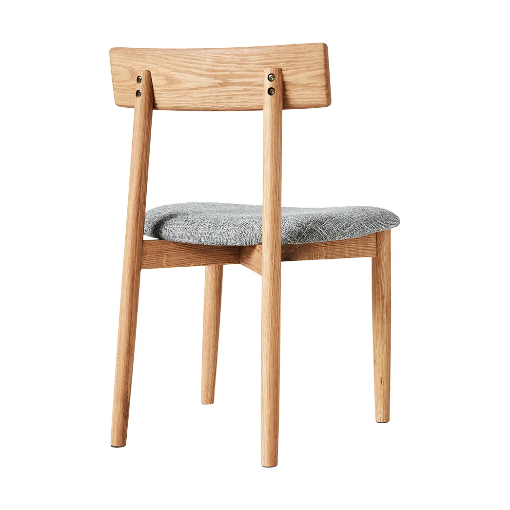 Tetra stoel met beklede zitting, Betonkleurige stof-natuurlijk geolied eiken MUUBS