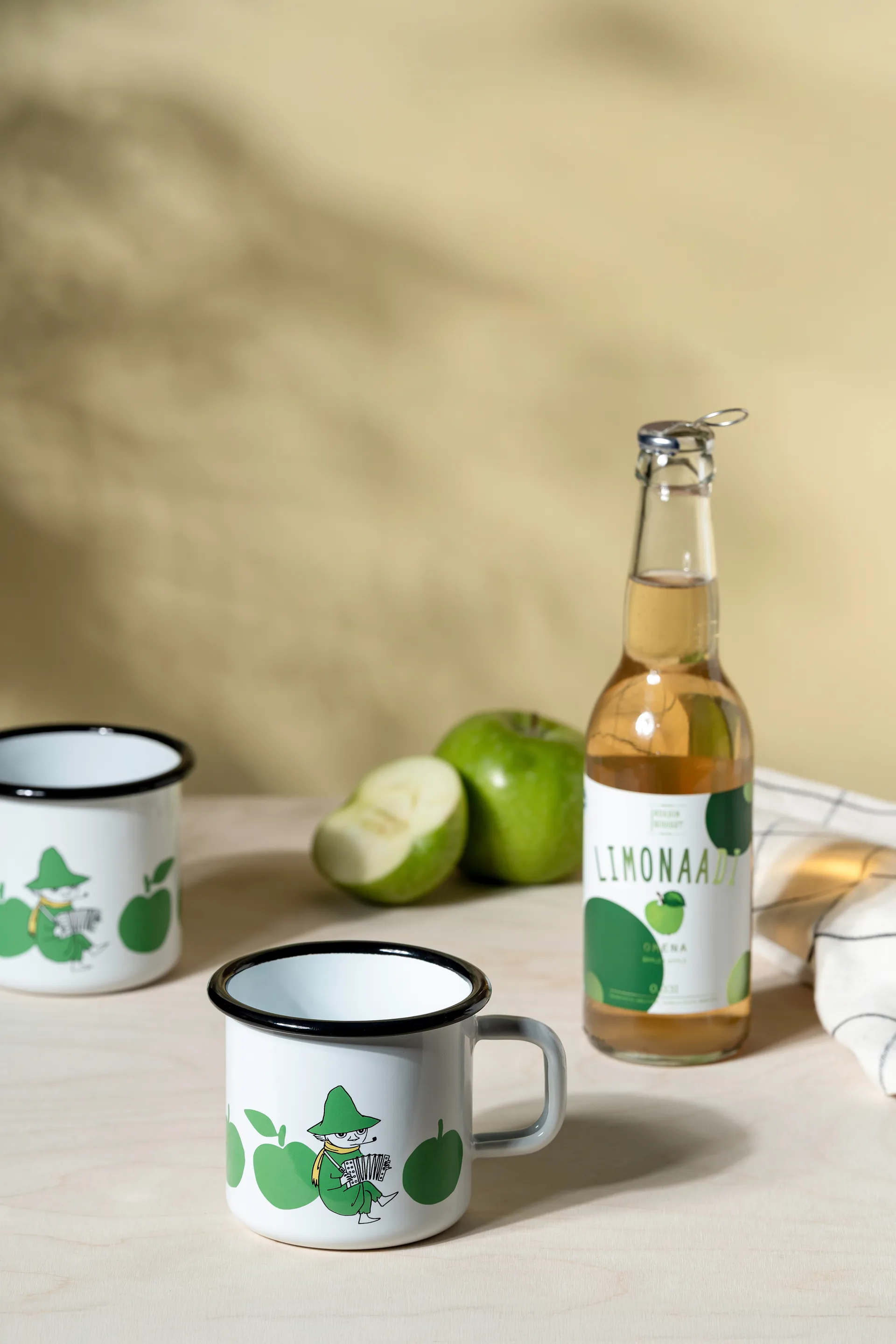 Moomin emaille mok 37 cl, Joyfull Apples Muurla