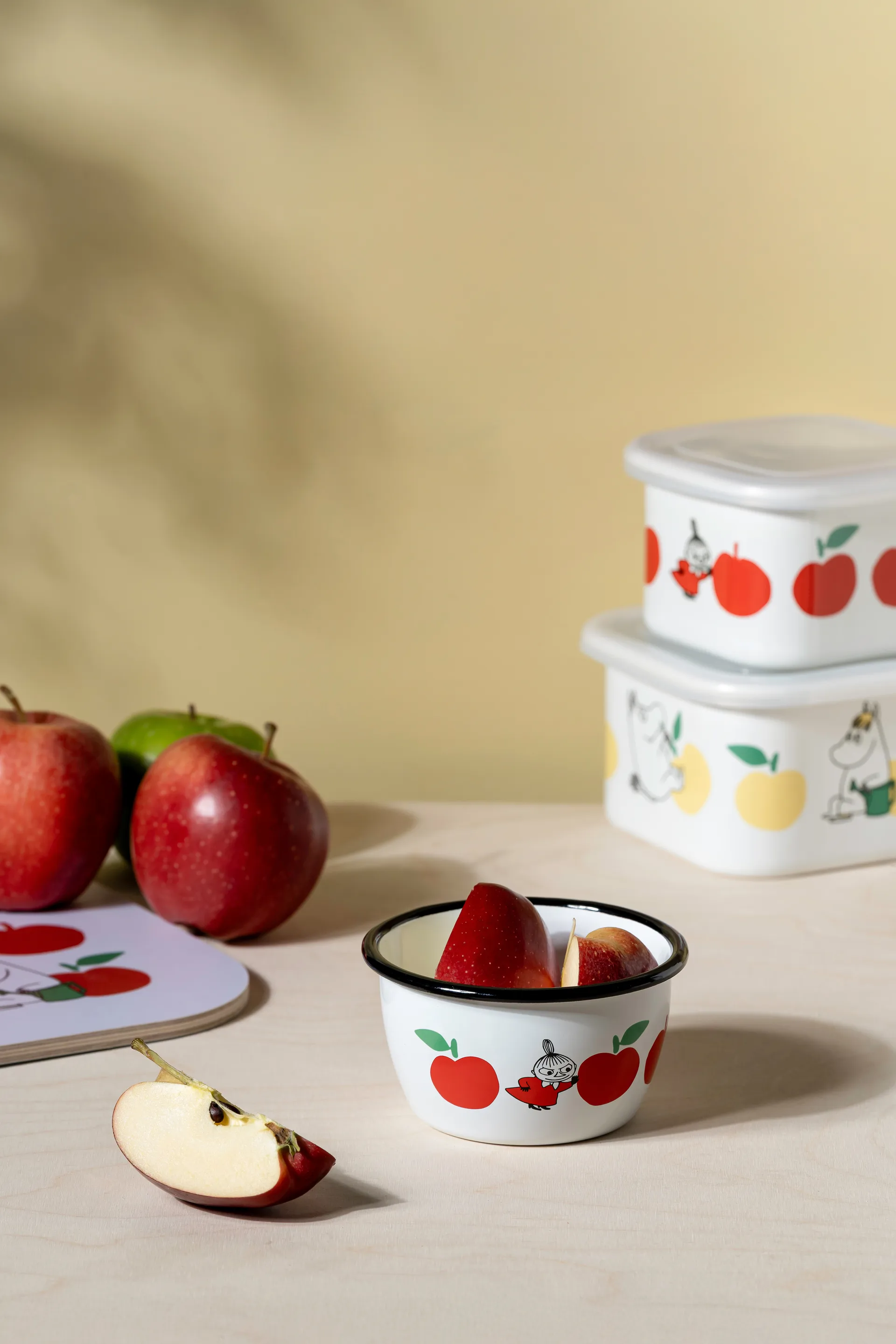 Moomin emailleschaal 30 cl, Joyfull Apples-röd Muurla