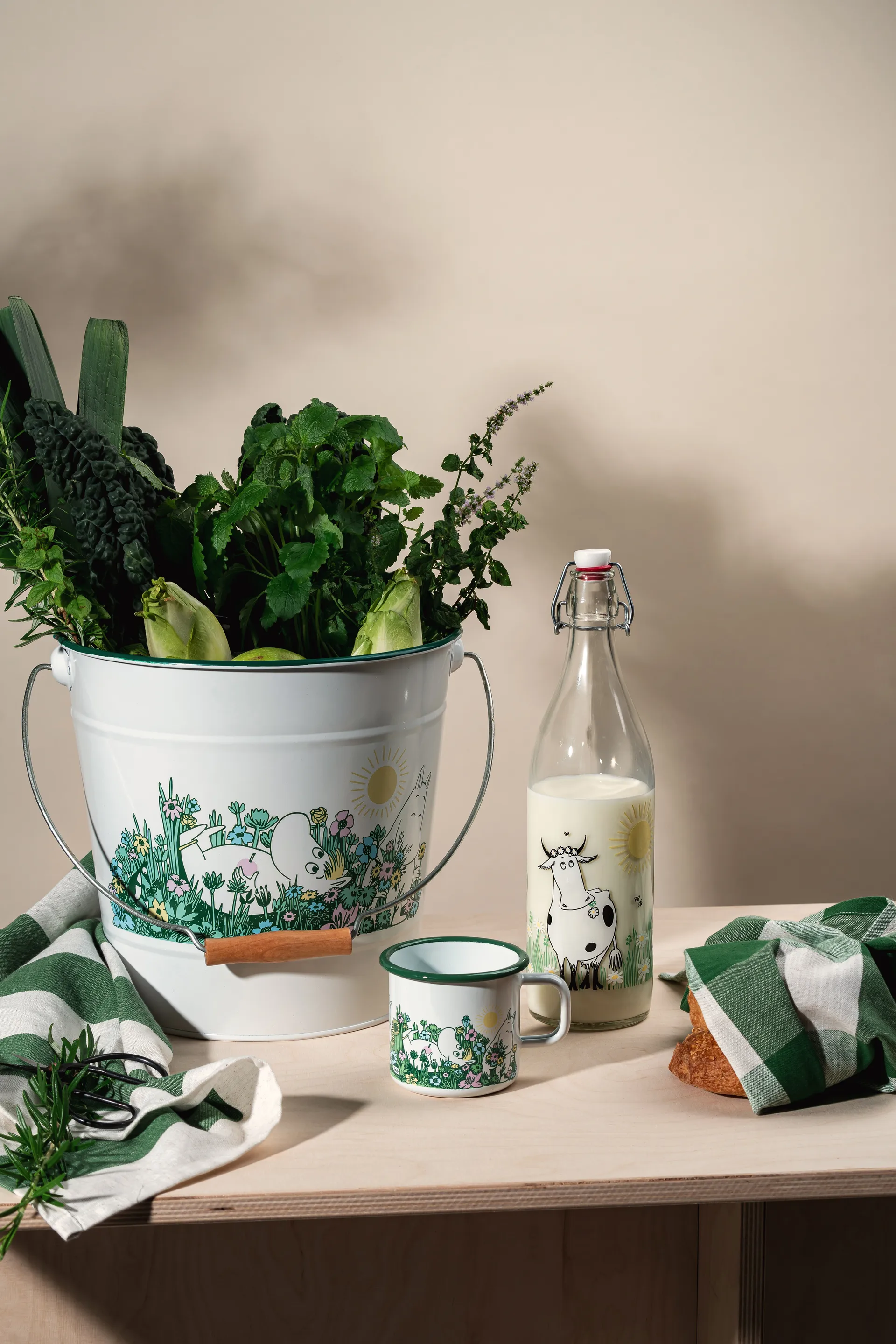 Moomin glazen fles 1 L, Meadow Muurla