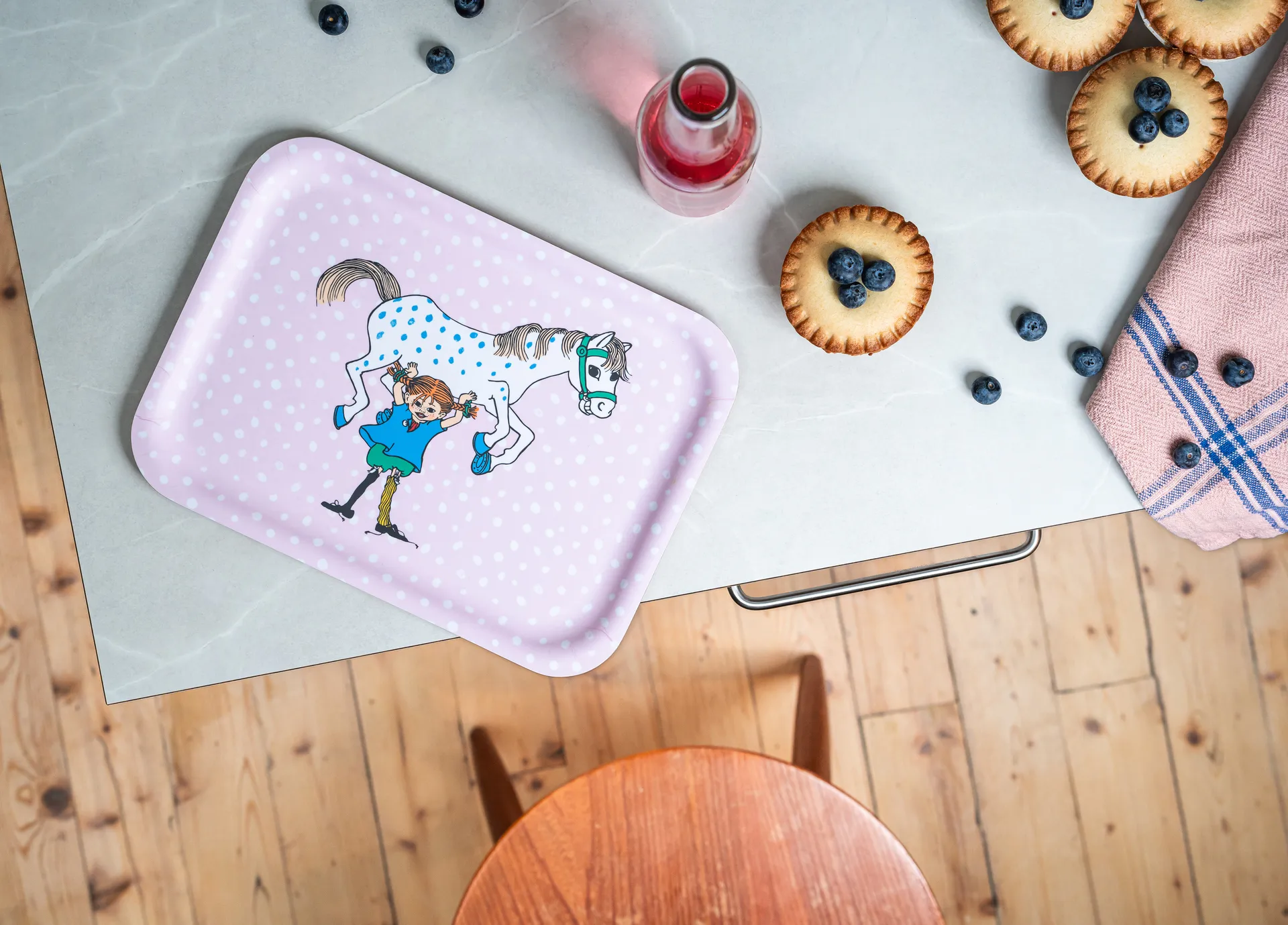 Pippi dienblad 20x27 cm, Pippi and the Horse Muurla