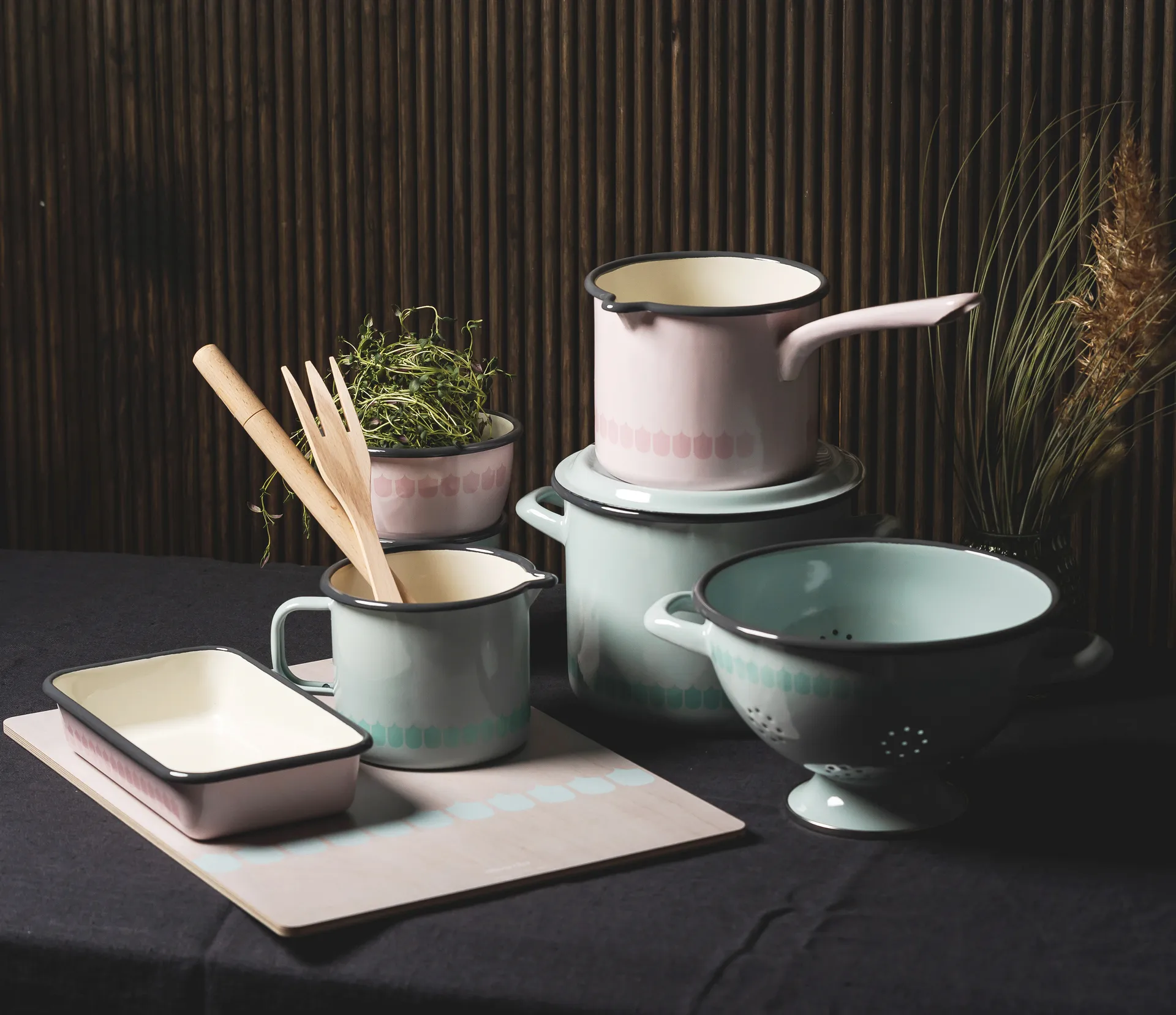 Vappu emaille steelpan 1,9 L, Roze Muurla