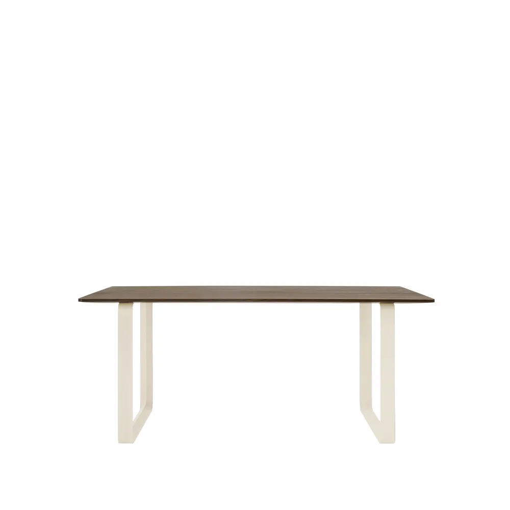 70/70 eettafel 170x85 cm, Solid smoked oak-Sand Muuto