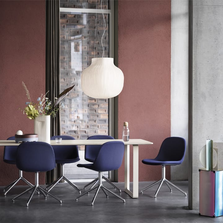 70/70 eettafel 225x90 cm, Black linoleum-Plywood-Sand Muuto