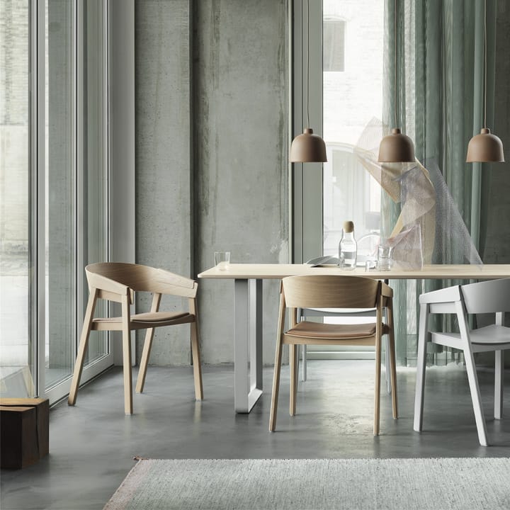 70/70 eettafel 225x90 cm, Black linoleum-Plywood-Sand Muuto