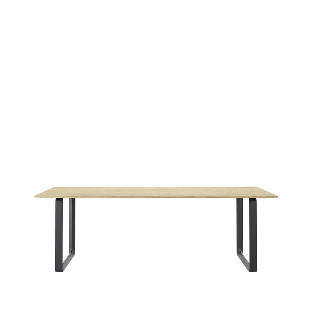 Muuto 70/70 eettafel 225x90 cm Solid oak-Black