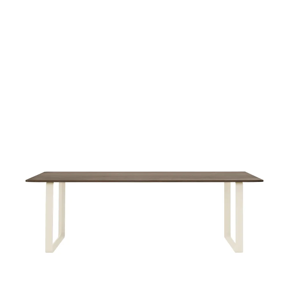 70/70 eettafel 225x90 cm, Solid smoked oak-Sand Muuto