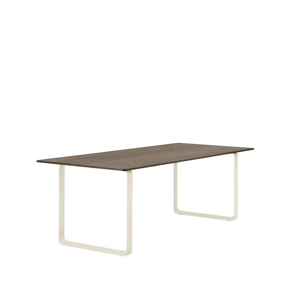 70/70 eettafel 225x90 cm, Solid smoked oak-Sand Muuto