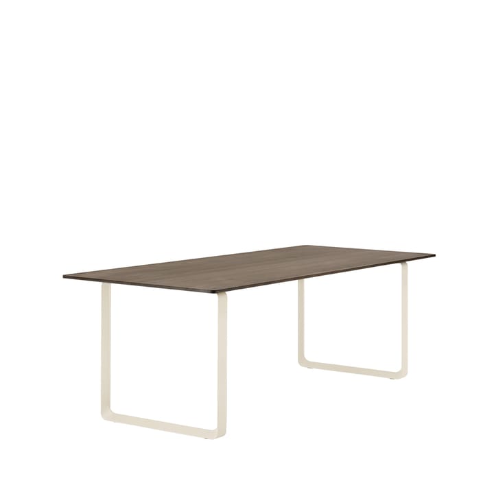 70/70 eettafel 225x90 cm, Solid smoked oak-Sand Muuto