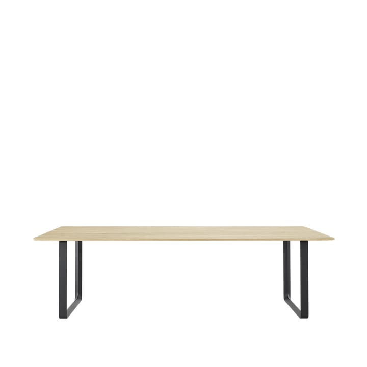 70/70 eettafel 255x108 cm - Solid oak-Black - Muuto