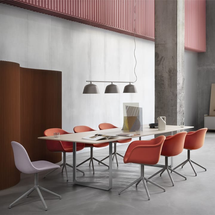 70/70 eettafel 295x108 cm, Oak veneer-Plywood-Black Muuto