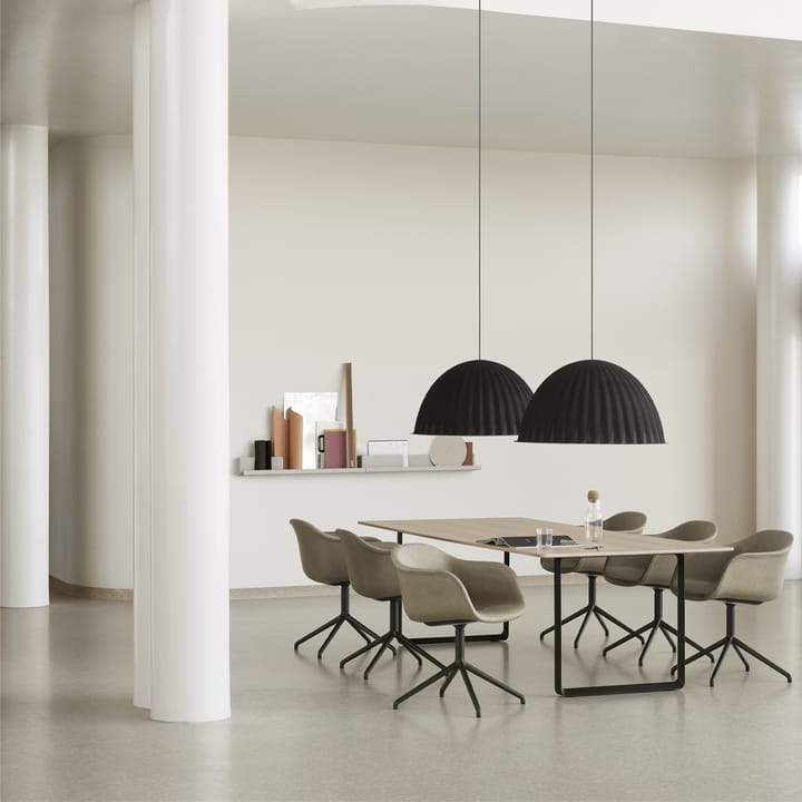 70/70 eettafel 295x108 cm, Oak veneer-Plywood-Black Muuto
