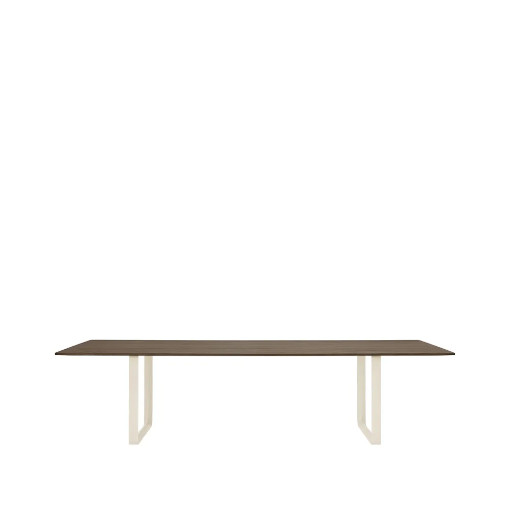 70/70 eettafel 295x108 cm, Solid smoked oak-Sand Muuto