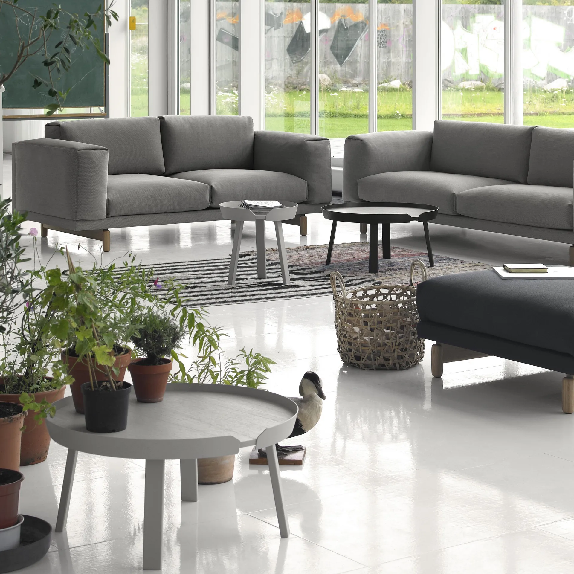 Around tafel groot, zwart Muuto