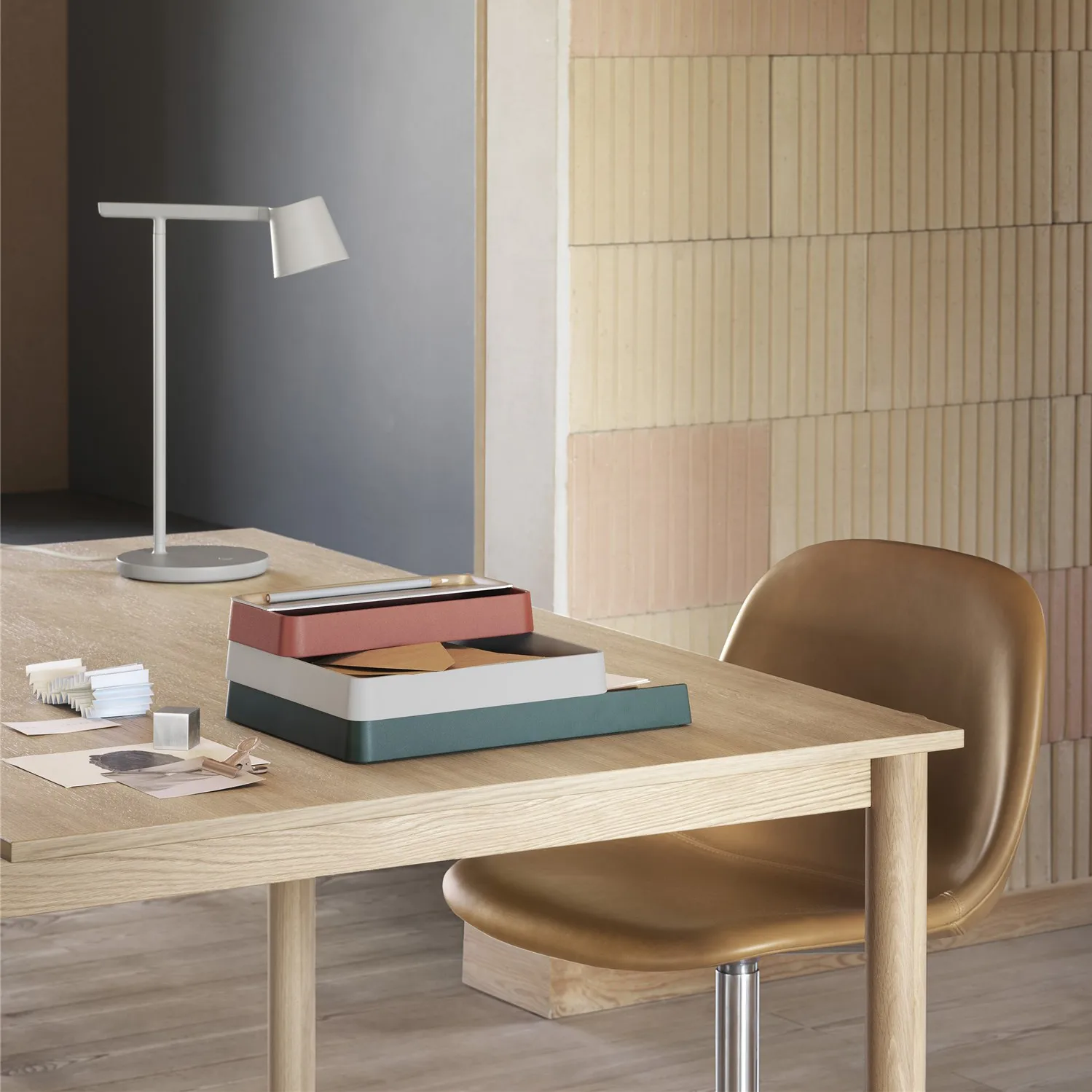 Arrange Desktop dienblad 12x25 cm, Copper brown Muuto