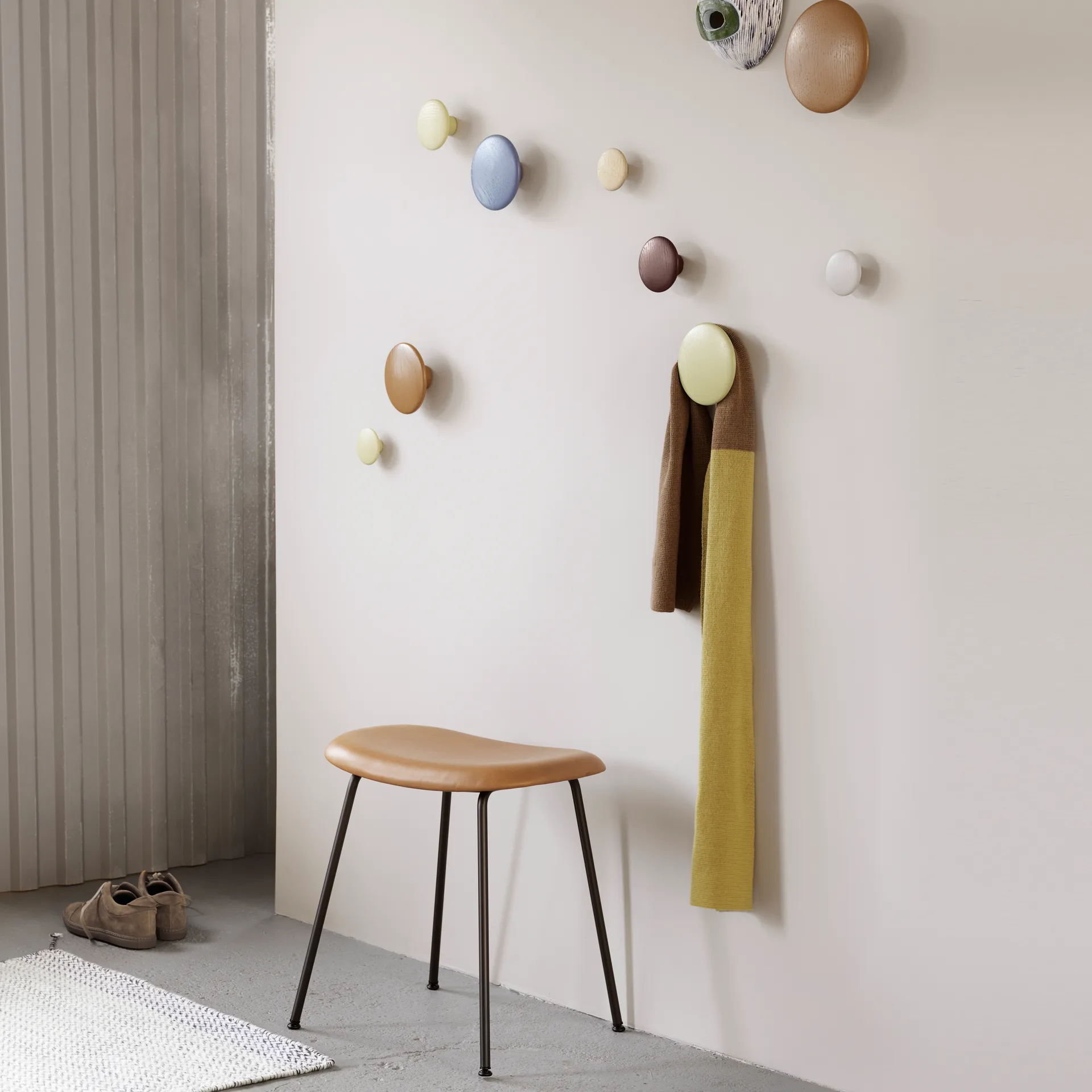 Dots wandhaak beige-groen, groot Muuto