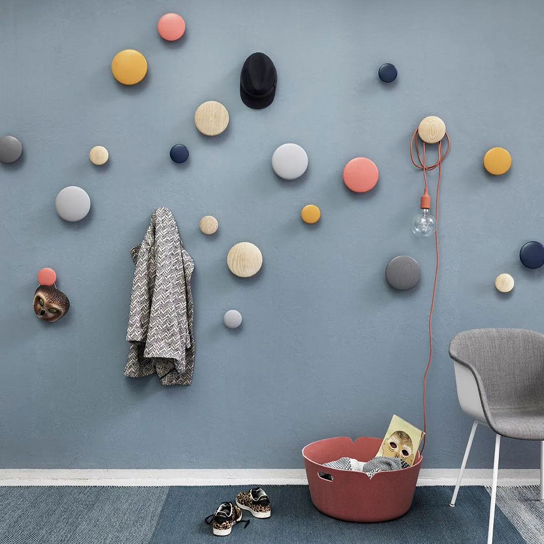 Dots wandhaak blauw, middel Muuto