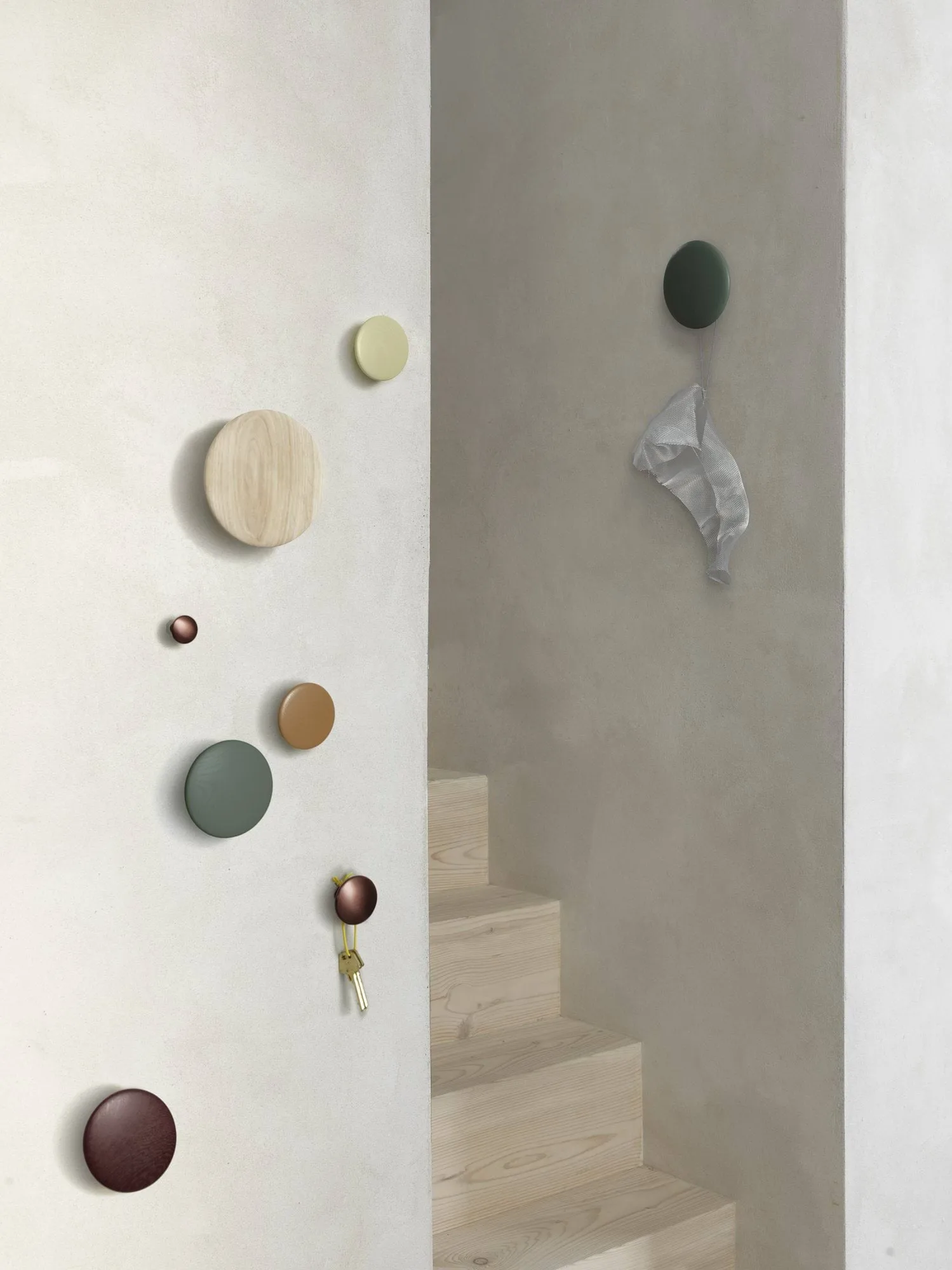 Dots Wood kapstokhaak, Light olive, Ø6,5 cm Muuto