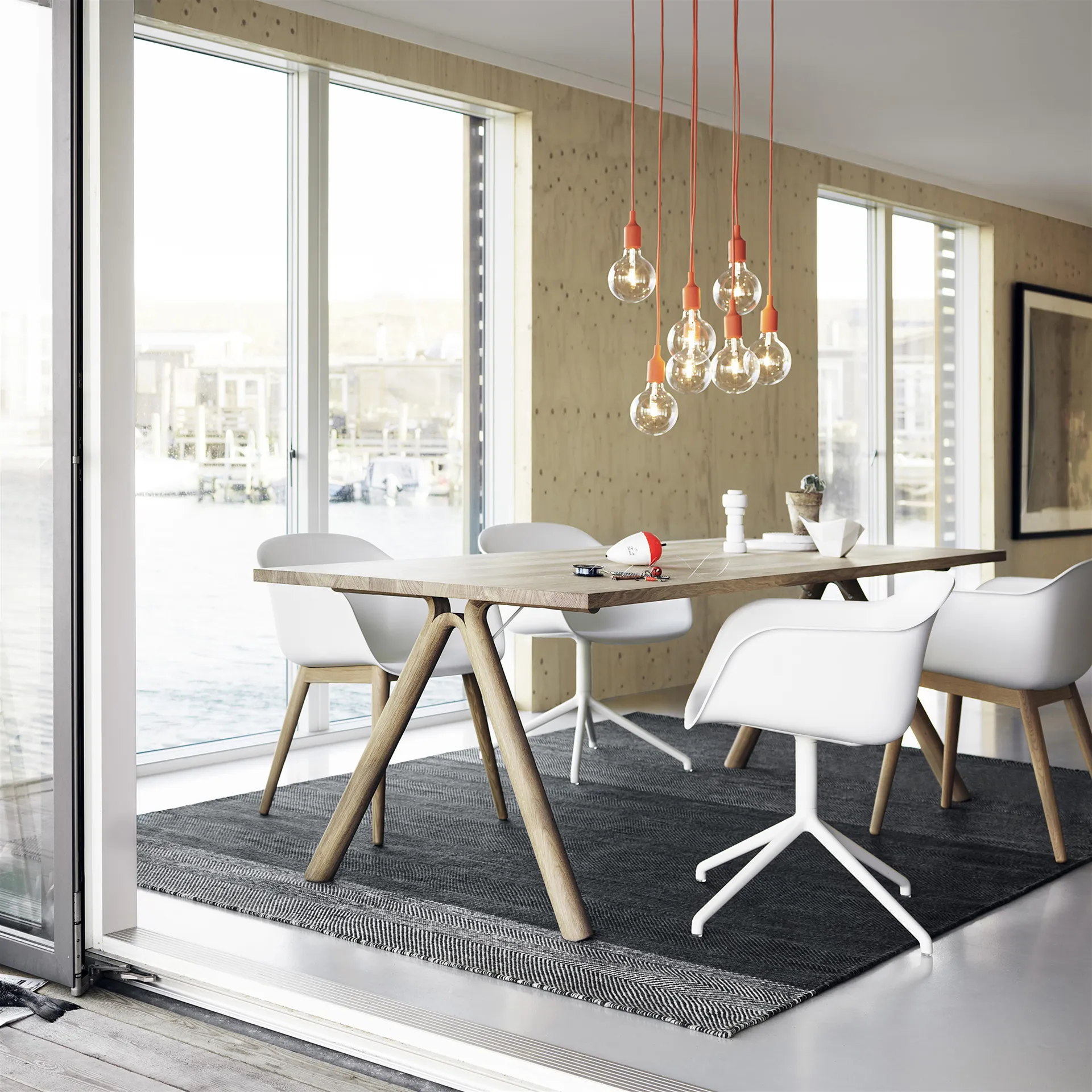 Fiber Chair stoel met armleuningen en houten poten, Natural white-Oak Muuto