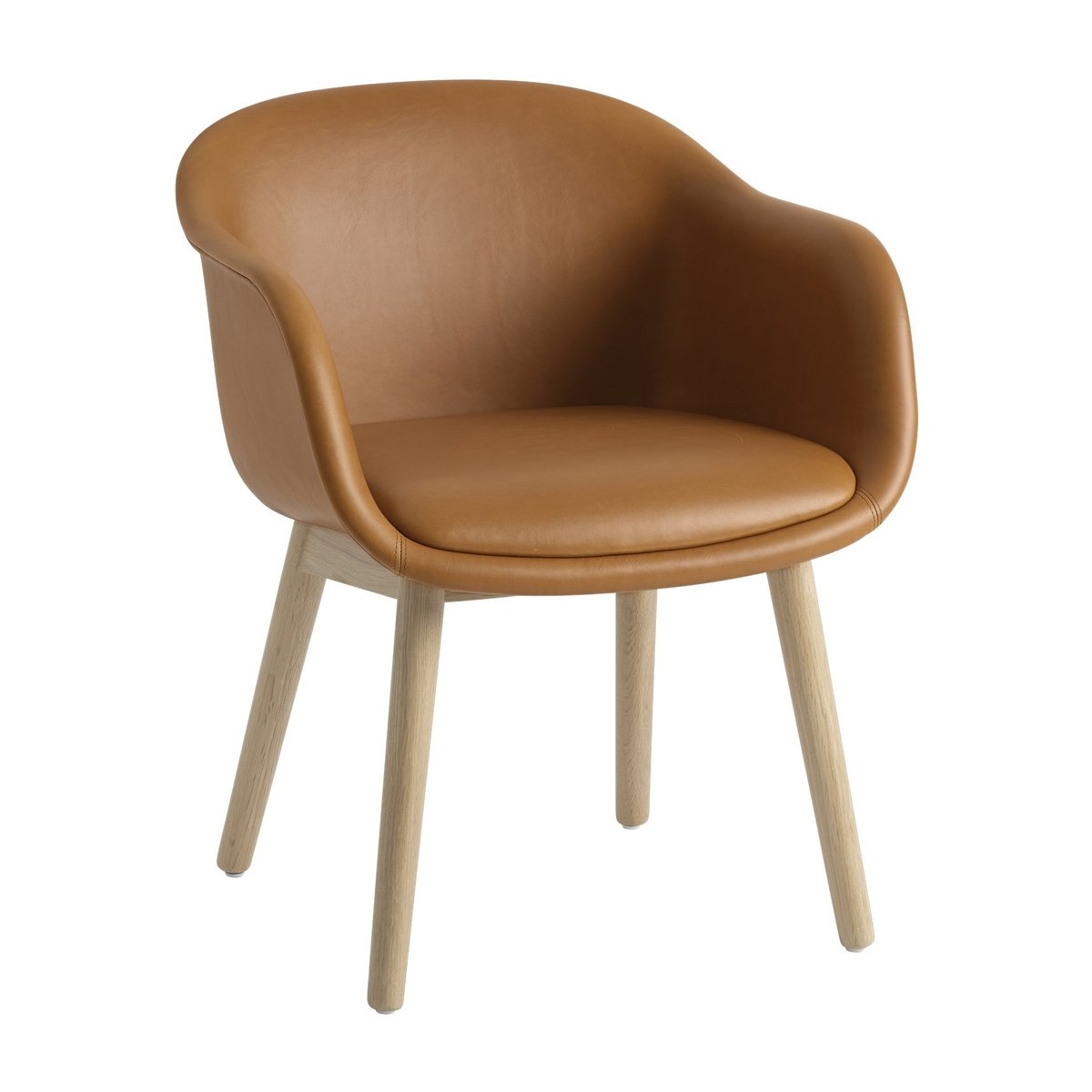 Muuto Fiber Conference Armchair met houten poten Refine leather cognac-oak