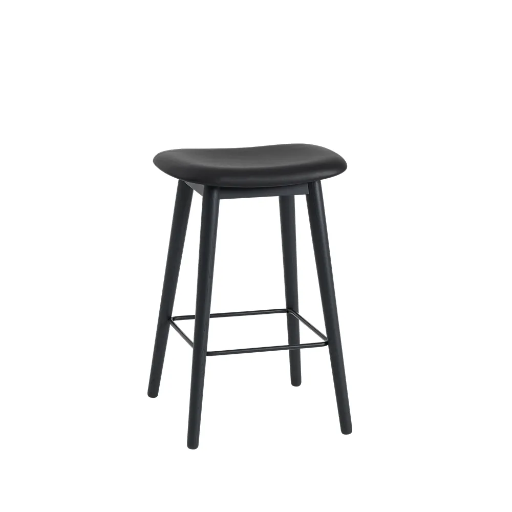 Fiber counter stool 65 cm, leer black, zwarte poten Muuto
