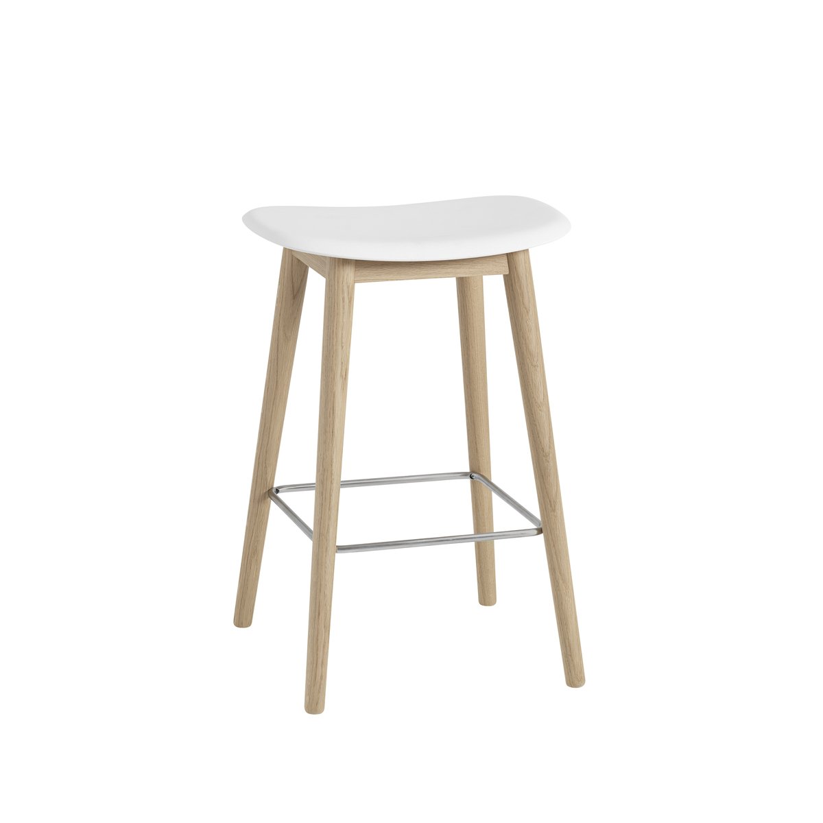 Muuto Fiber counter stool 65 cm white, eikenhouten poten