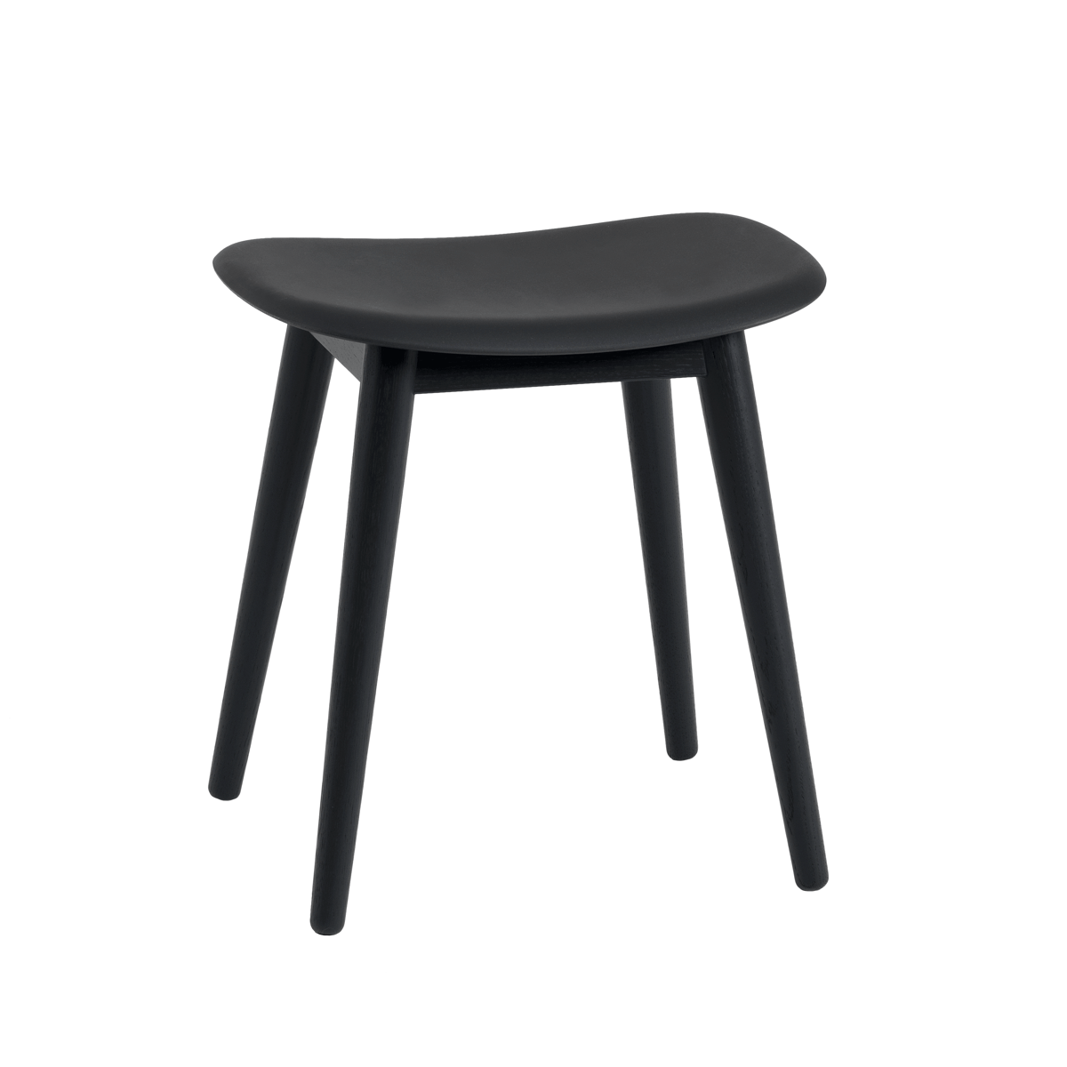 Muuto Fiber kruk black, houten poten | Scandinavisch Interieur | Krukjes & Poefs | Zwart