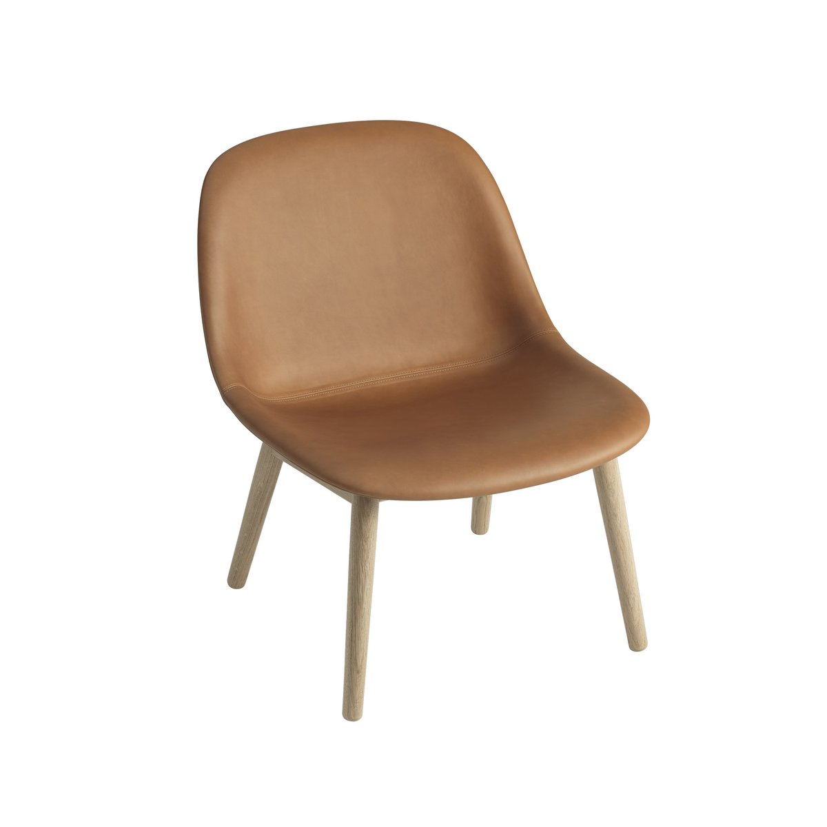 Muuto Fiber lounge fauteuil met eikenhouten poten Refine leather cognac