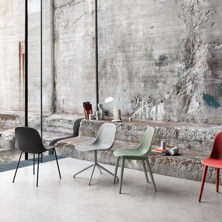 Fiber Stoel met houten poten, dusty green, donkerbruingebeitste poten Muuto