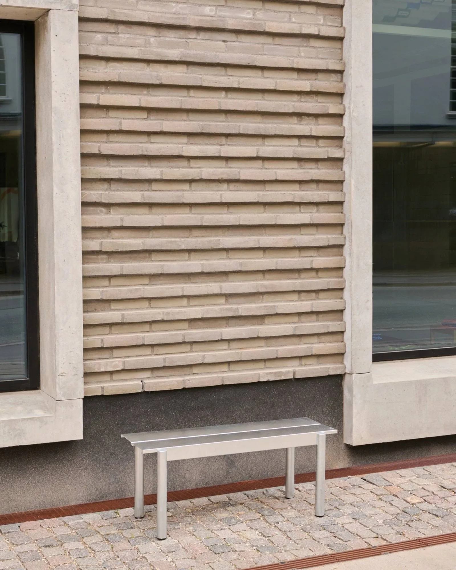 Linear Steel bank 110x34 cm, Warm galvanized steel Muuto